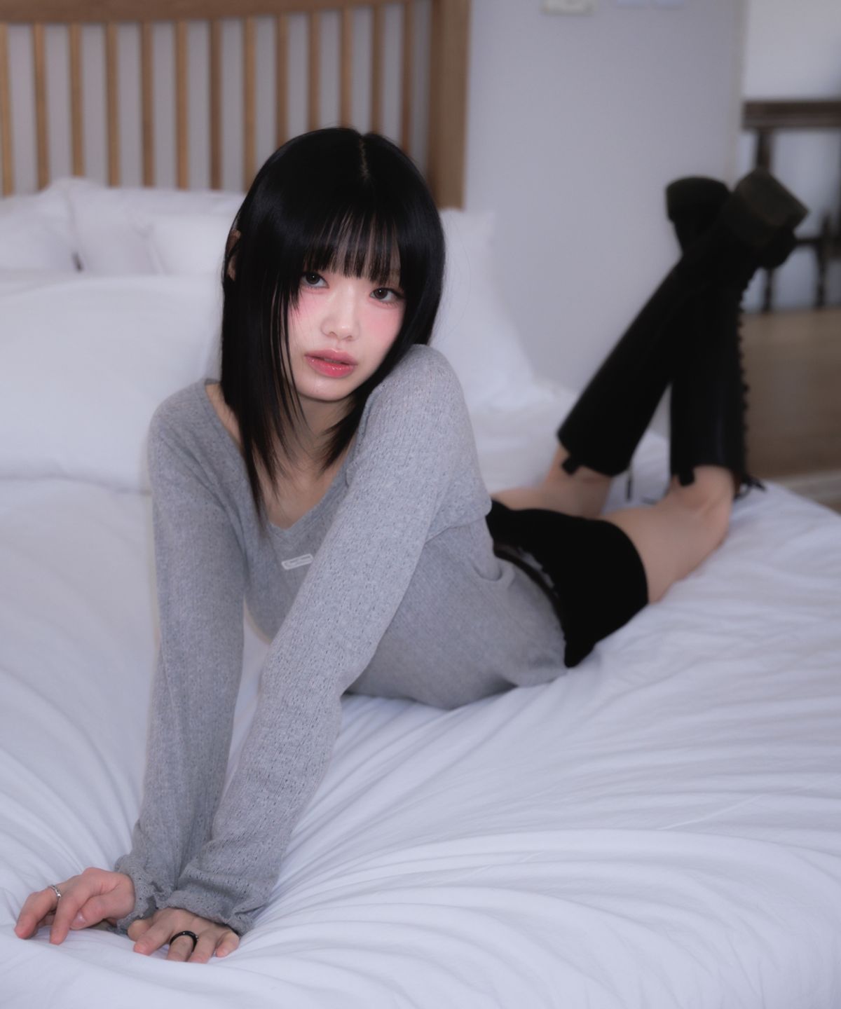 로제프란츠(ROSEFRANTZ) Lace Label V-Neck Long Sleeve [Gray]