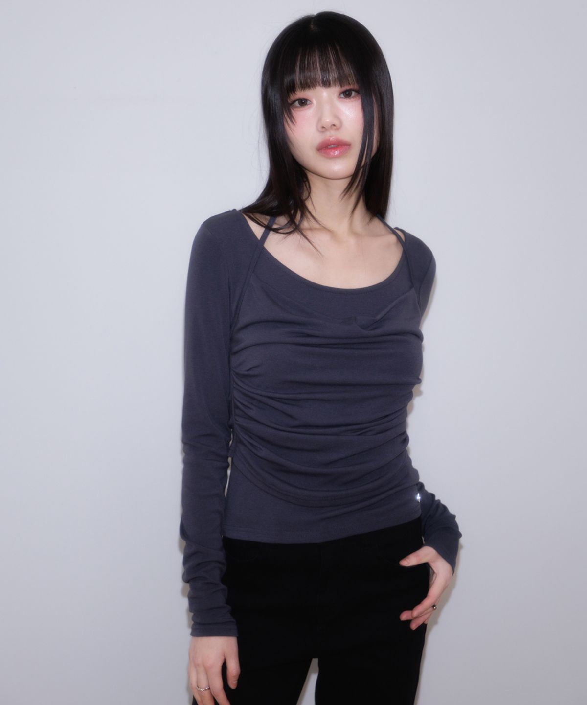로제프란츠(ROSEFRANTZ) Drape Layered Halter Long Sleeve [Charcoal]