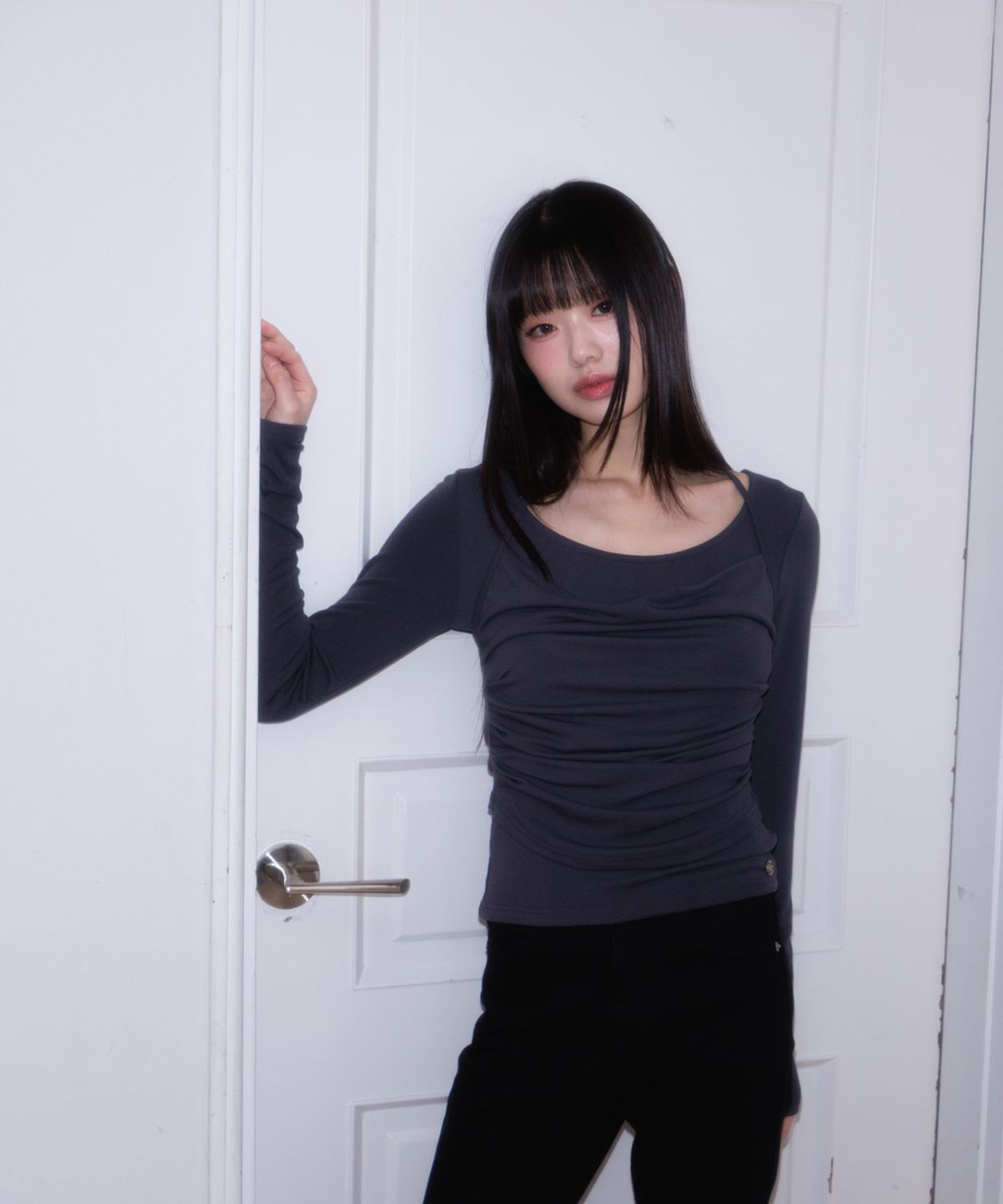 로제프란츠(ROSEFRANTZ) Drape Layered Halter Long Sleeve [Charcoal]