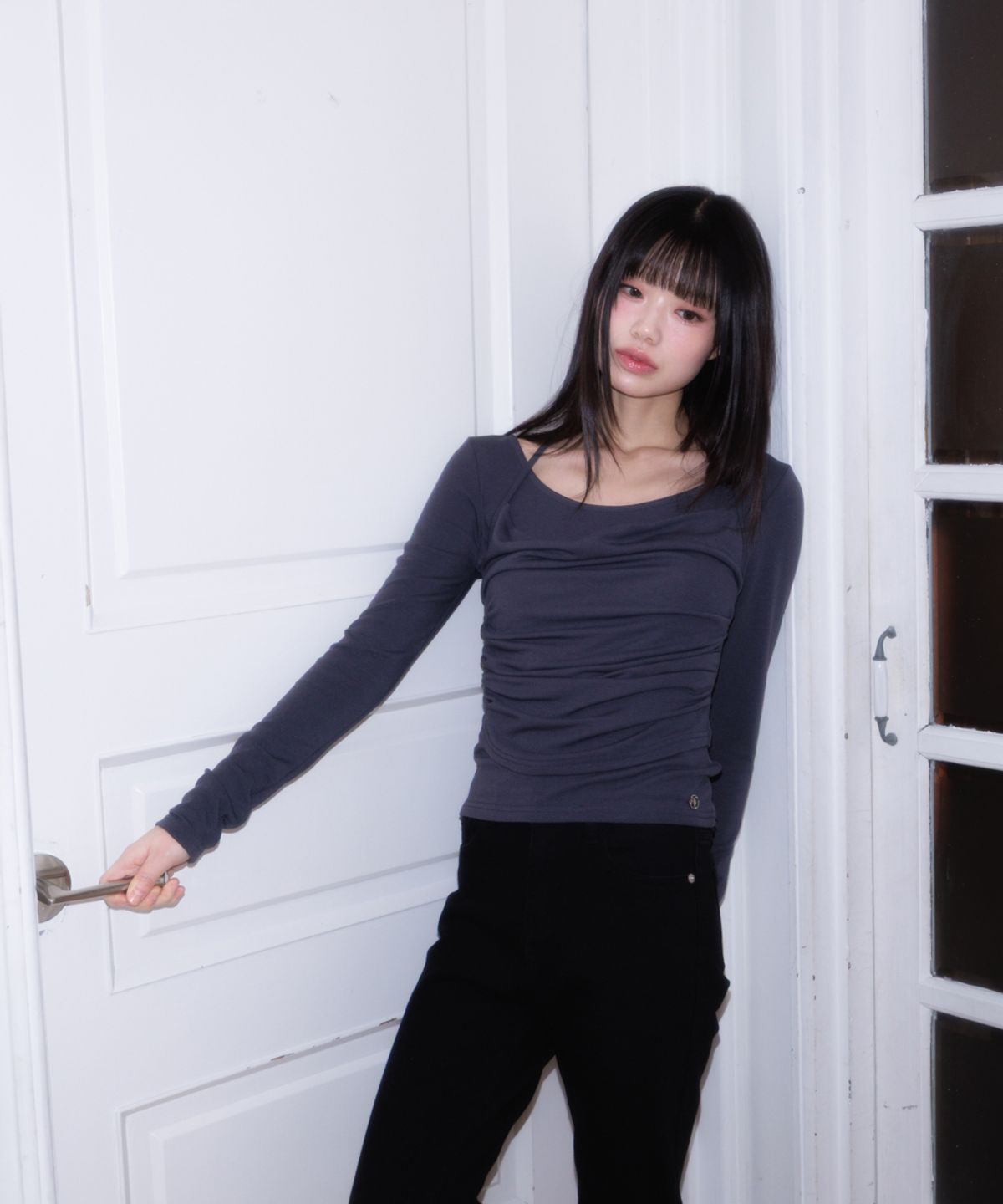 로제프란츠(ROSEFRANTZ) Drape Layered Halter Long Sleeve [Charcoal]