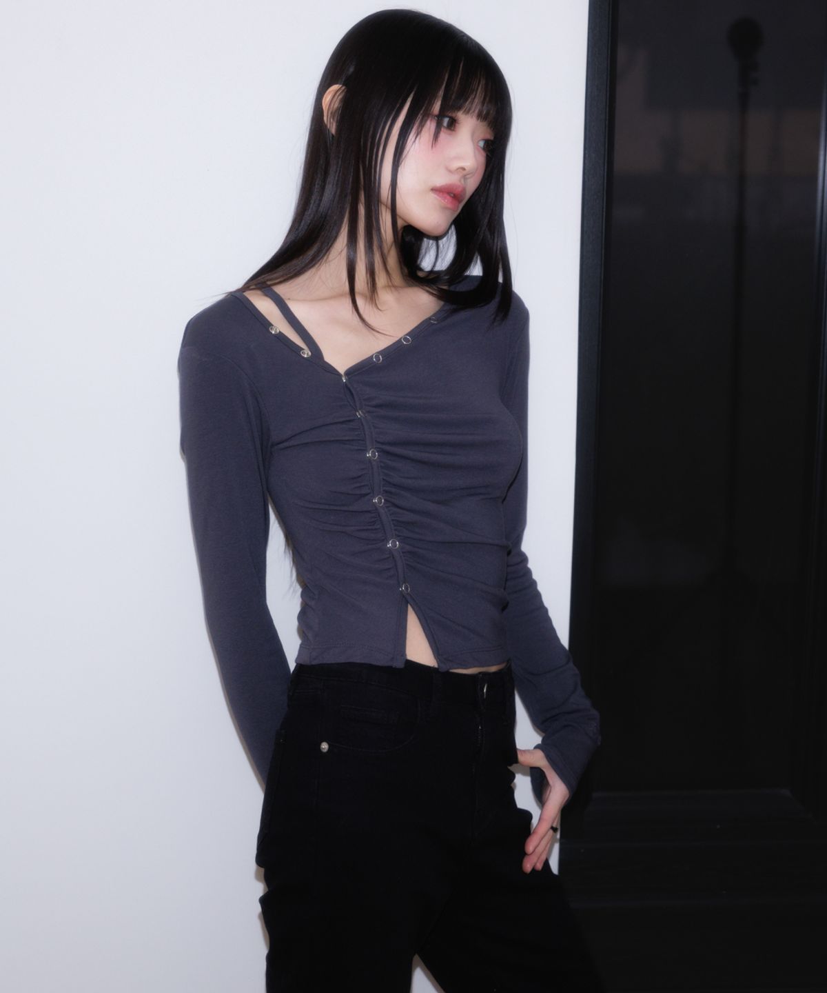 로제프란츠(ROSEFRANTZ) Unbalanced Shirring Long Sleeve [Charcoal]