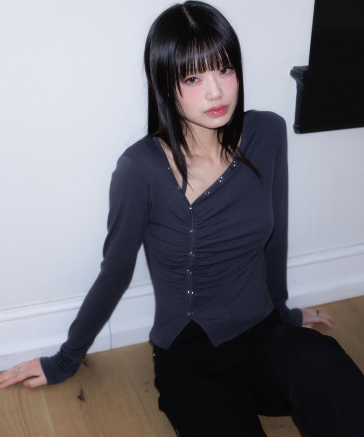 로제프란츠(ROSEFRANTZ) Unbalanced Shirring Long Sleeve [Charcoal]