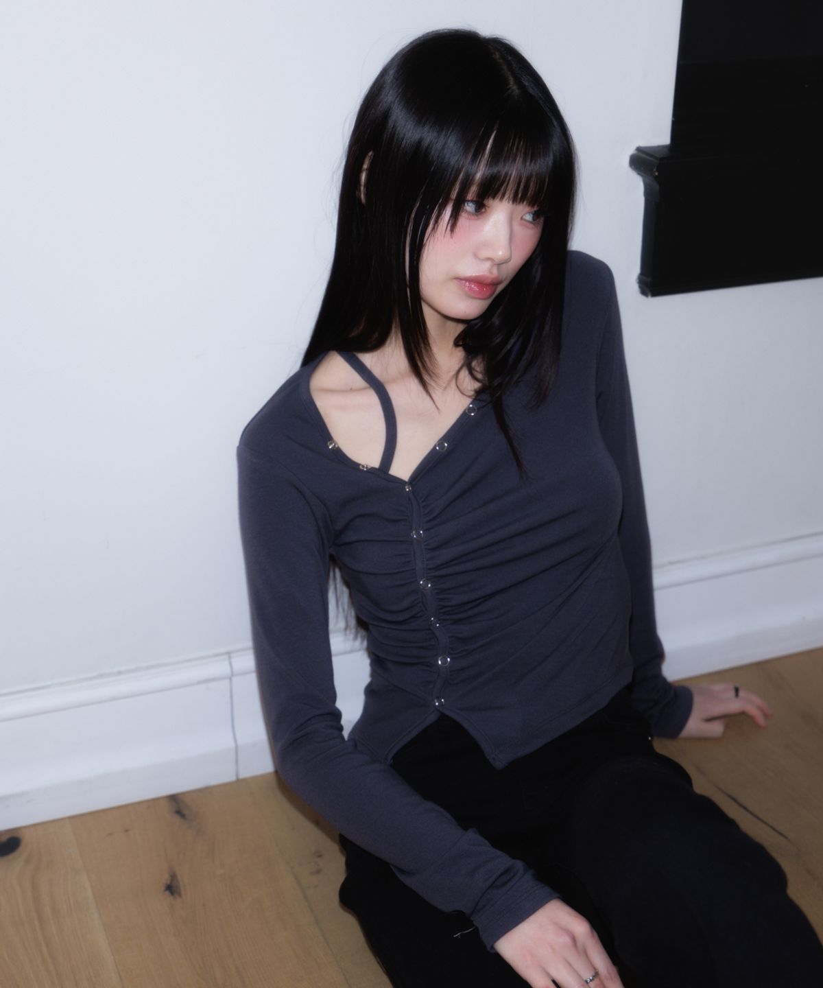 로제프란츠(ROSEFRANTZ) Unbalanced Shirring Long Sleeve [Charcoal]