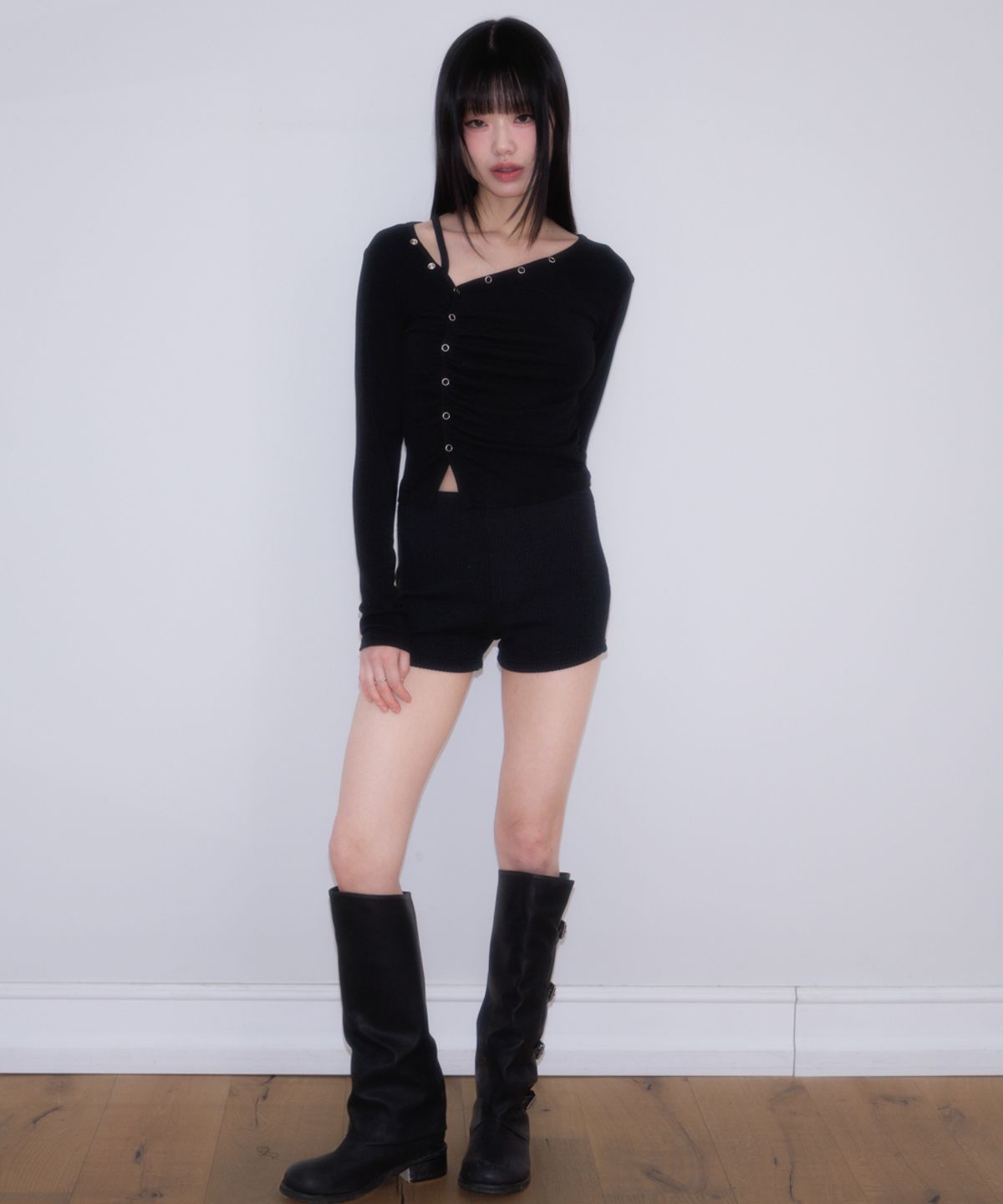 로제프란츠(ROSEFRANTZ) Unbalanced Shirring Long Sleeve [Black]