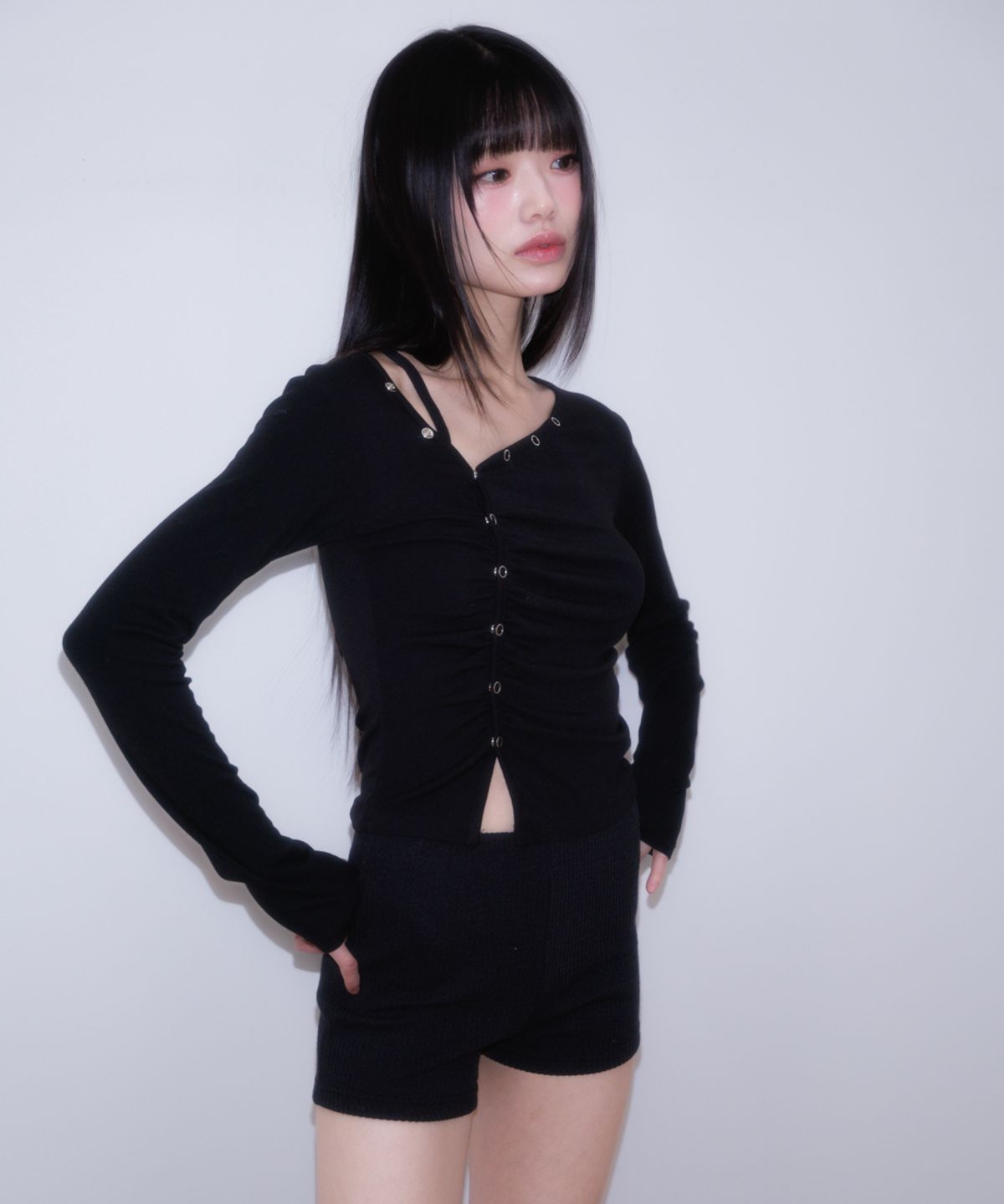 로제프란츠(ROSEFRANTZ) Unbalanced Shirring Long Sleeve [Black]