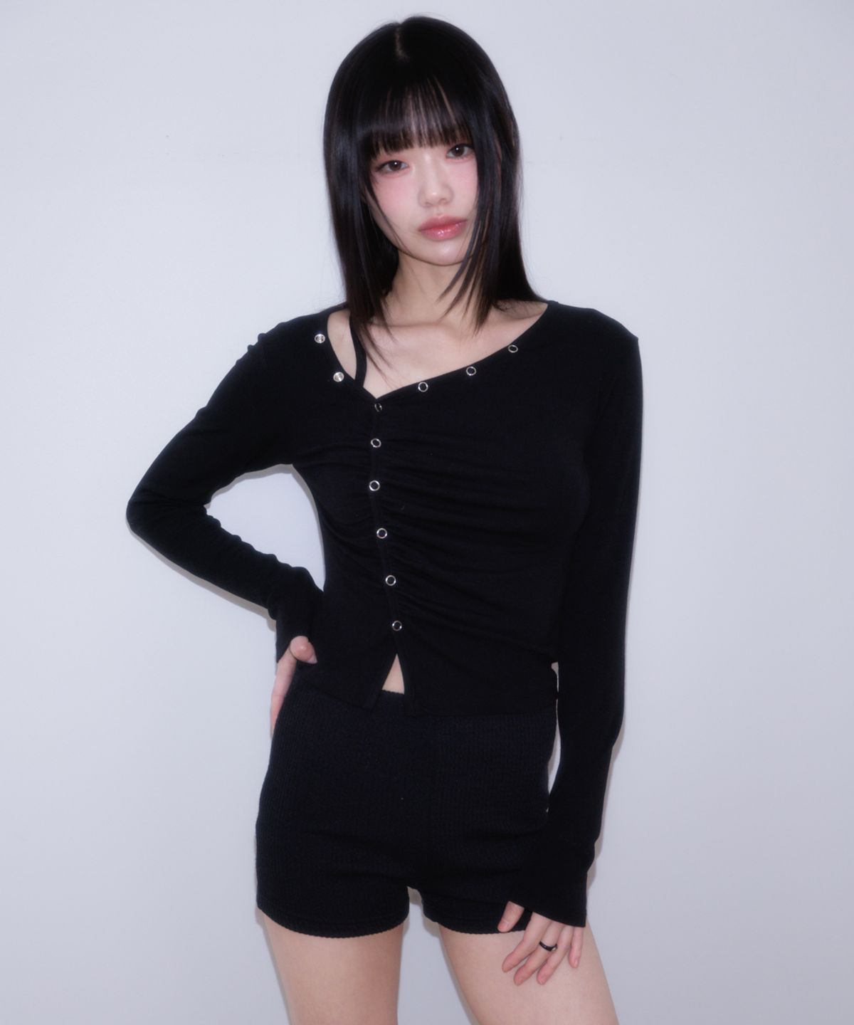 로제프란츠(ROSEFRANTZ) Unbalanced Shirring Long Sleeve [Black]