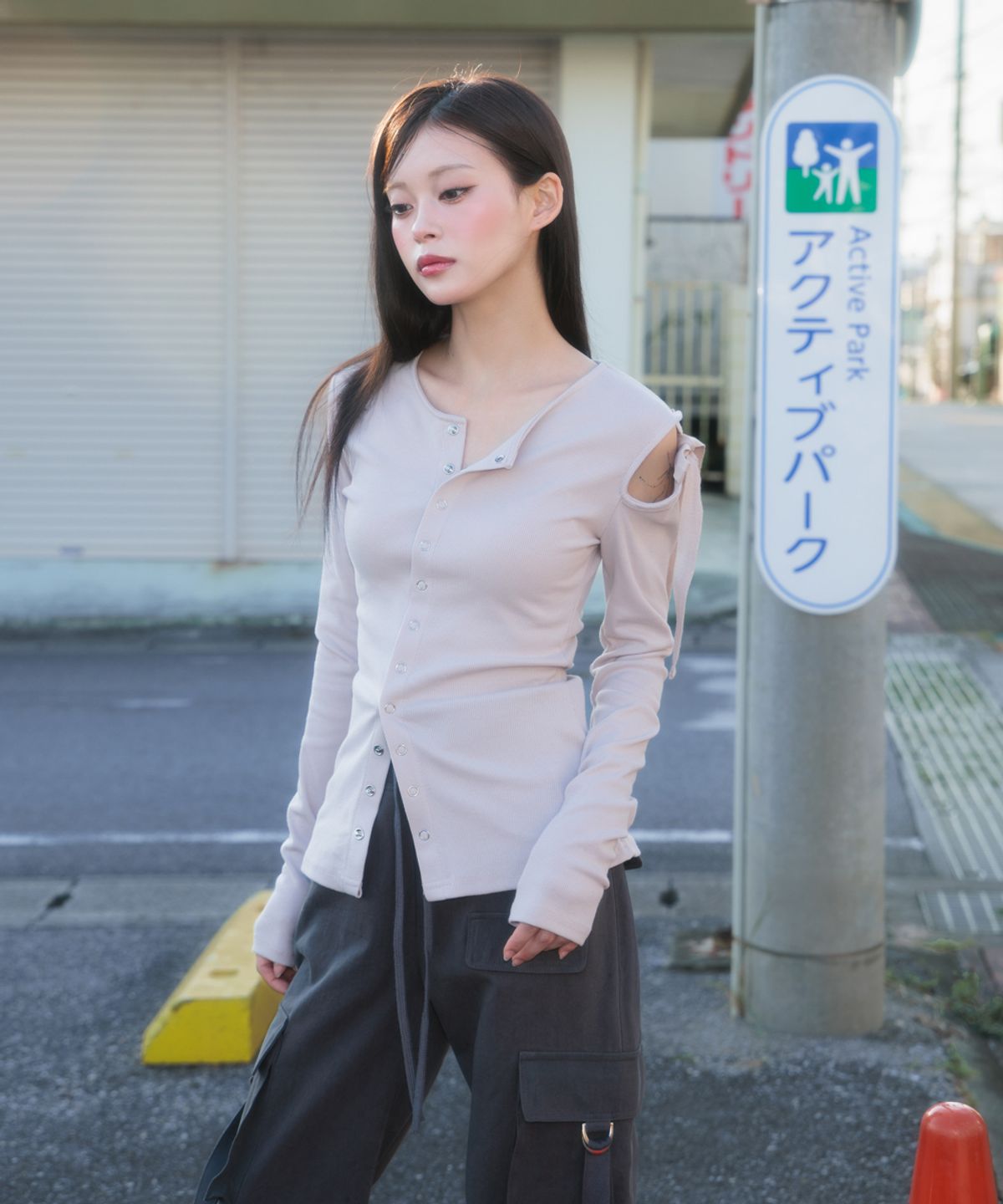 로제프란츠(ROSEFRANTZ) One Off-Shoulder Strap Long Sleeve [Beige]