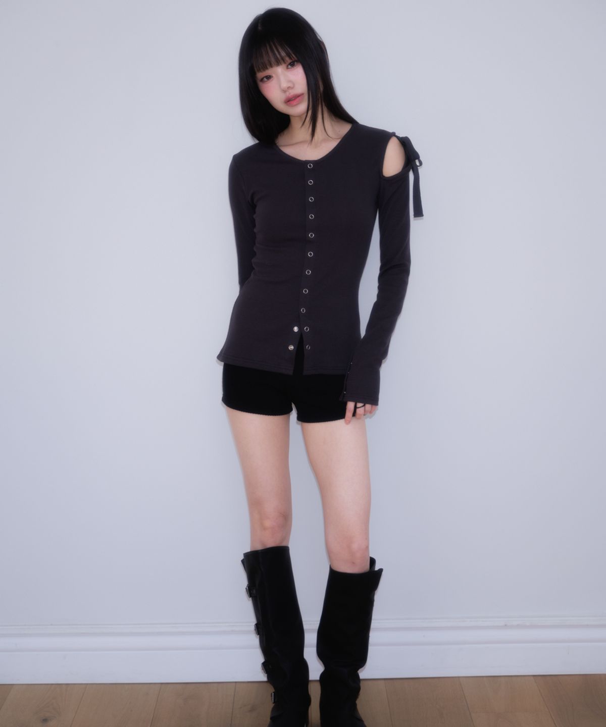 로제프란츠(ROSEFRANTZ) One Off-Shoulder Strap Long Sleeve [Charcoal]