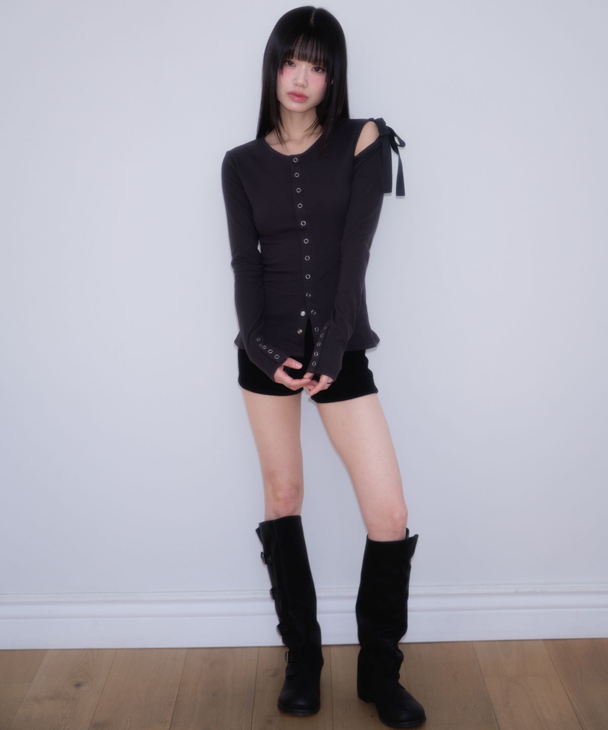 로제프란츠(ROSEFRANTZ) One Off-Shoulder Strap Long Sleeve [Charcoal]