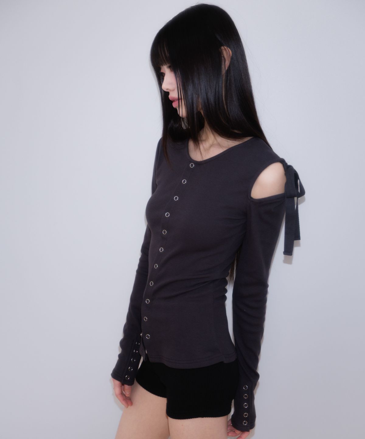 로제프란츠(ROSEFRANTZ) One Off-Shoulder Strap Long Sleeve [Charcoal]
