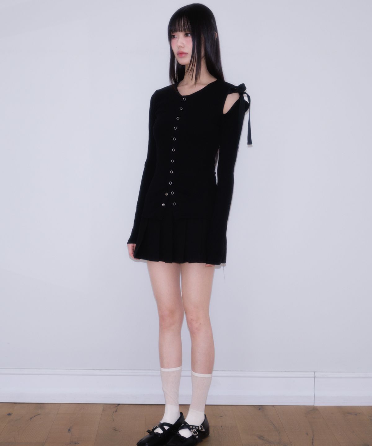 로제프란츠(ROSEFRANTZ) One Off-Shoulder Strap Long Sleeve [Black]