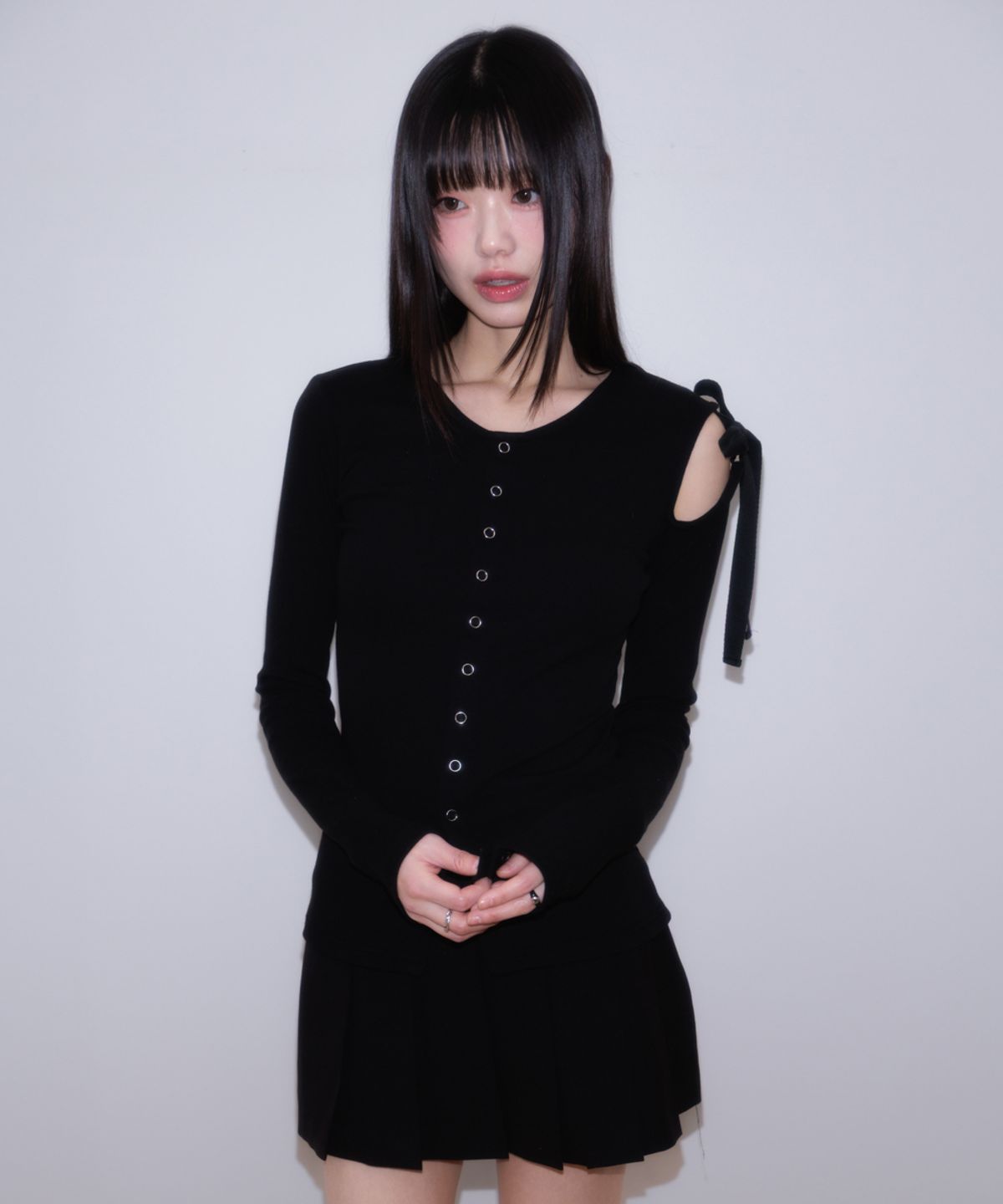 로제프란츠(ROSEFRANTZ) One Off-Shoulder Strap Long Sleeve [Black]
