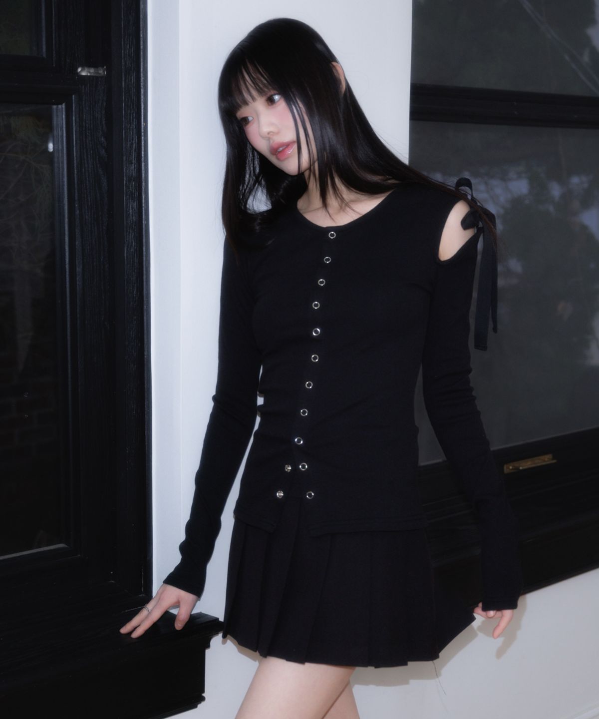 로제프란츠(ROSEFRANTZ) One Off-Shoulder Strap Long Sleeve [Black]