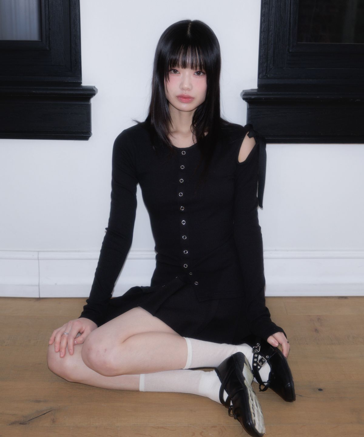 로제프란츠(ROSEFRANTZ) One Off-Shoulder Strap Long Sleeve [Black]