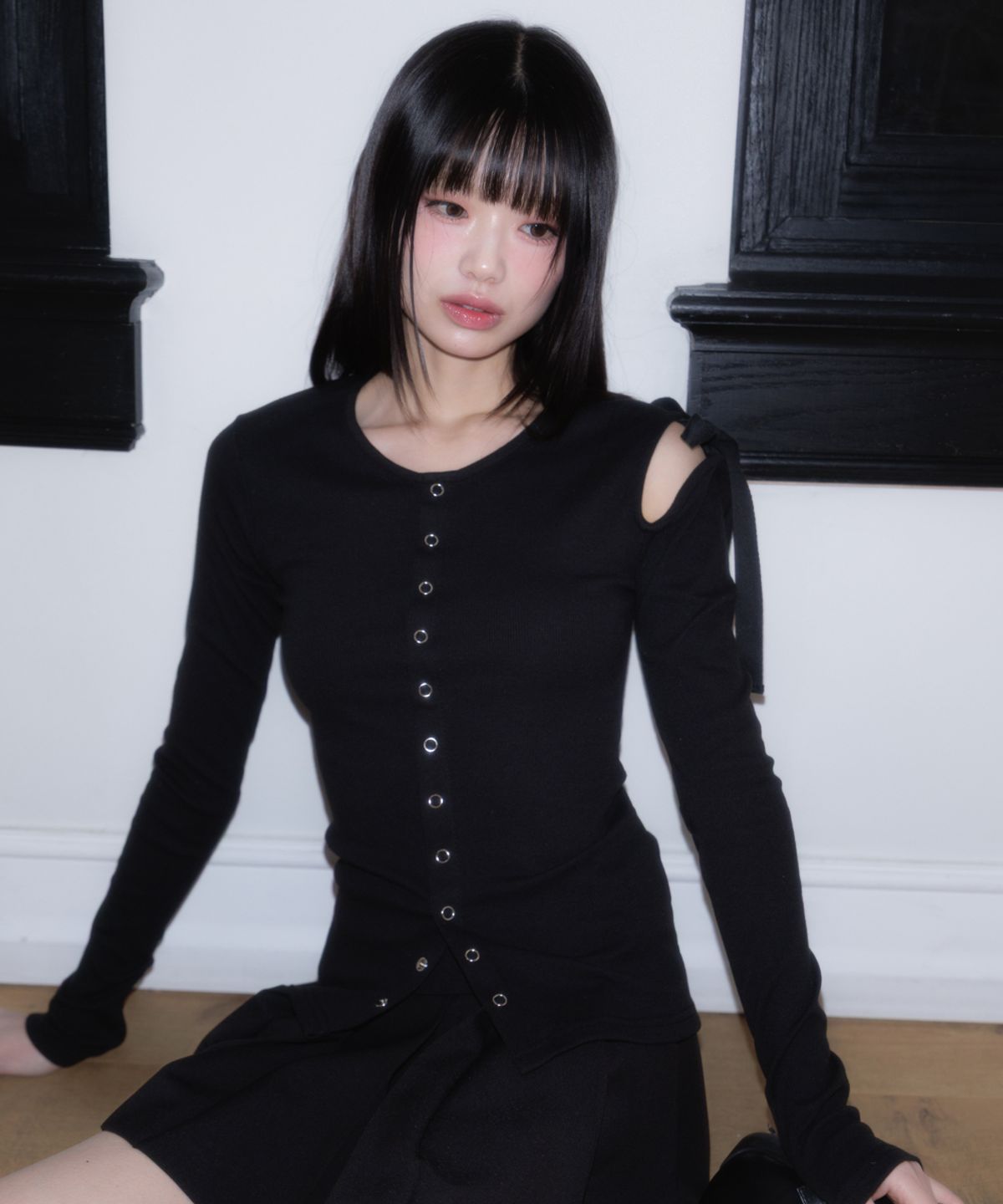 로제프란츠(ROSEFRANTZ) One Off-Shoulder Strap Long Sleeve [Black]