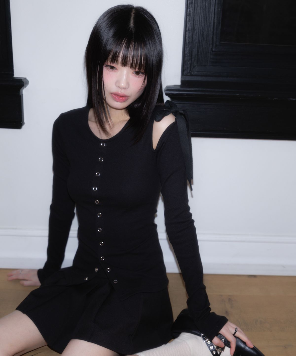 로제프란츠(ROSEFRANTZ) One Off-Shoulder Strap Long Sleeve [Black]