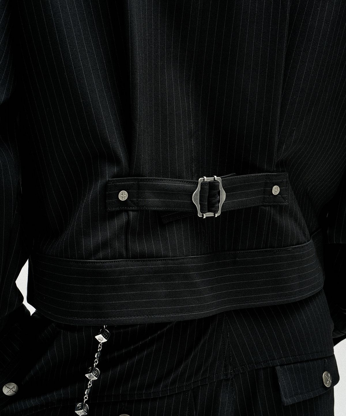 낫포너드(NOT4NERD) TR Stripe Cinch Back Crop Jacket - Black