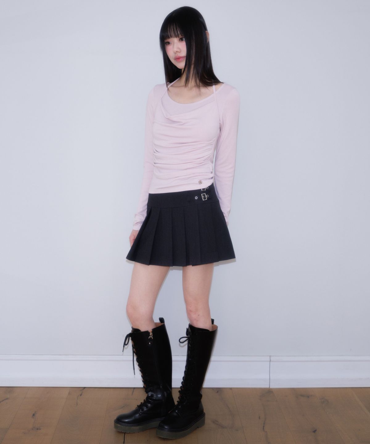로제프란츠(ROSEFRANTZ) Double Buckle Pleat Mini Skirt [Charcoal]