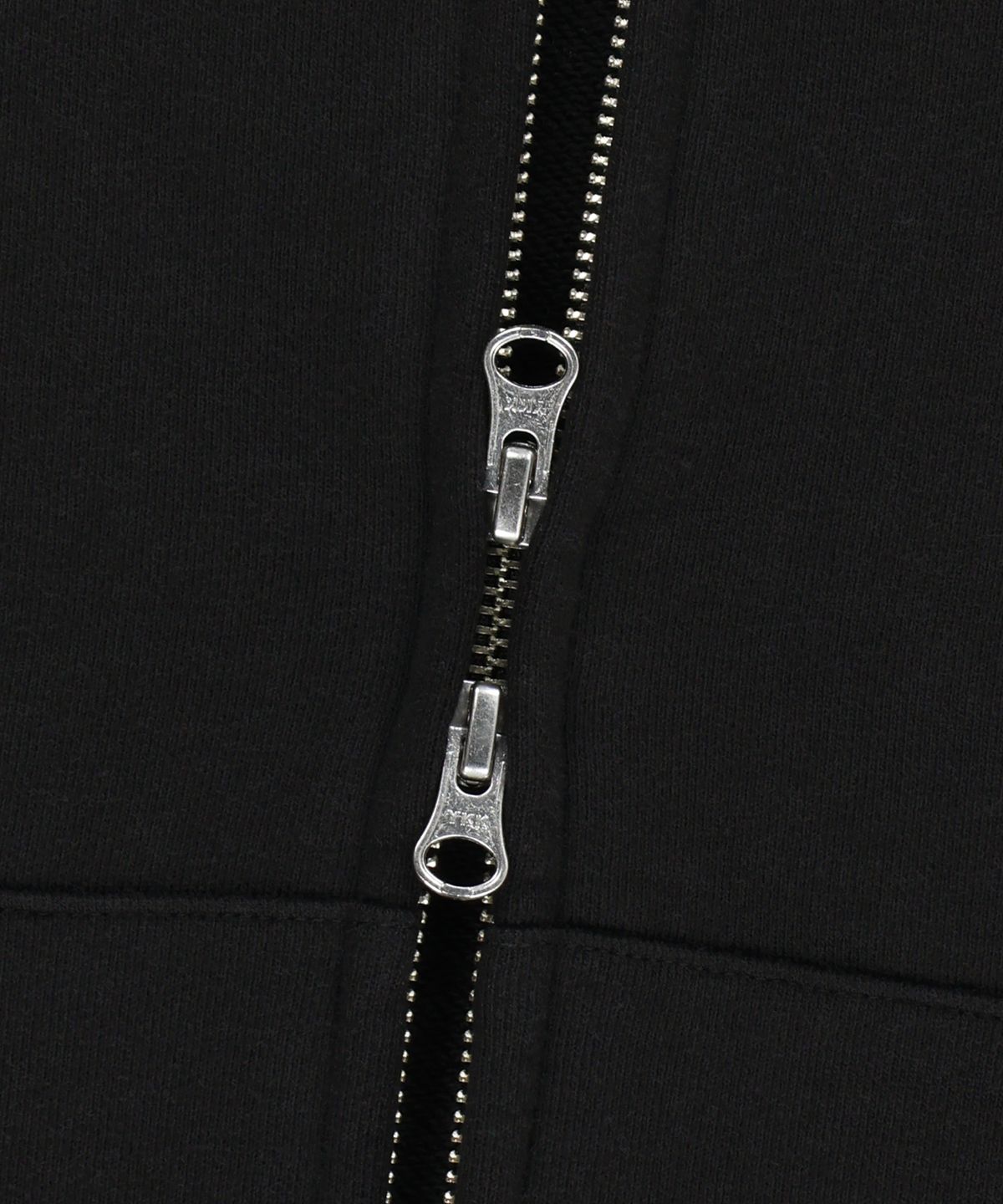 브라운브레스(BROWNBREATH) TAG CAMO BLOCK HOOD ZIP UP - BLACK