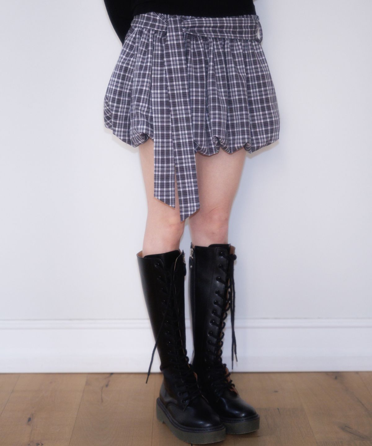 로제프란츠(ROSEFRANTZ) Balloon Check Belted Miniskirt [Black]