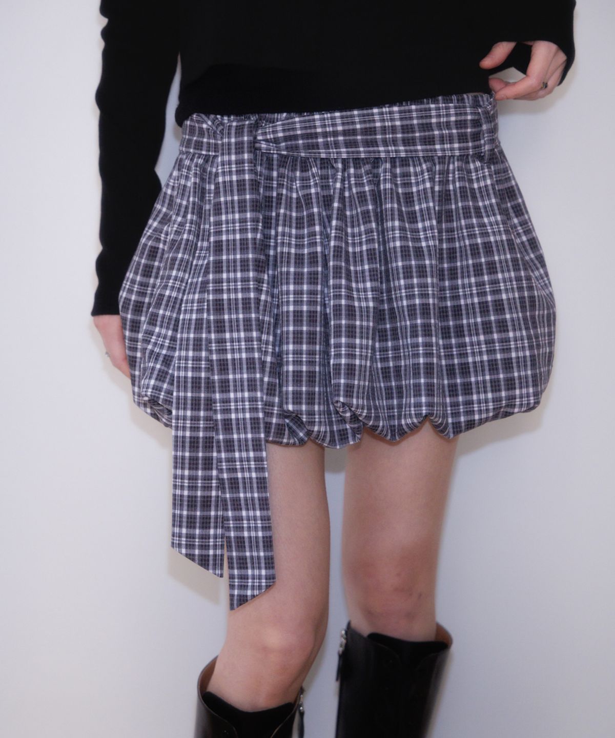 로제프란츠(ROSEFRANTZ) Balloon Check Belted Miniskirt [Black]