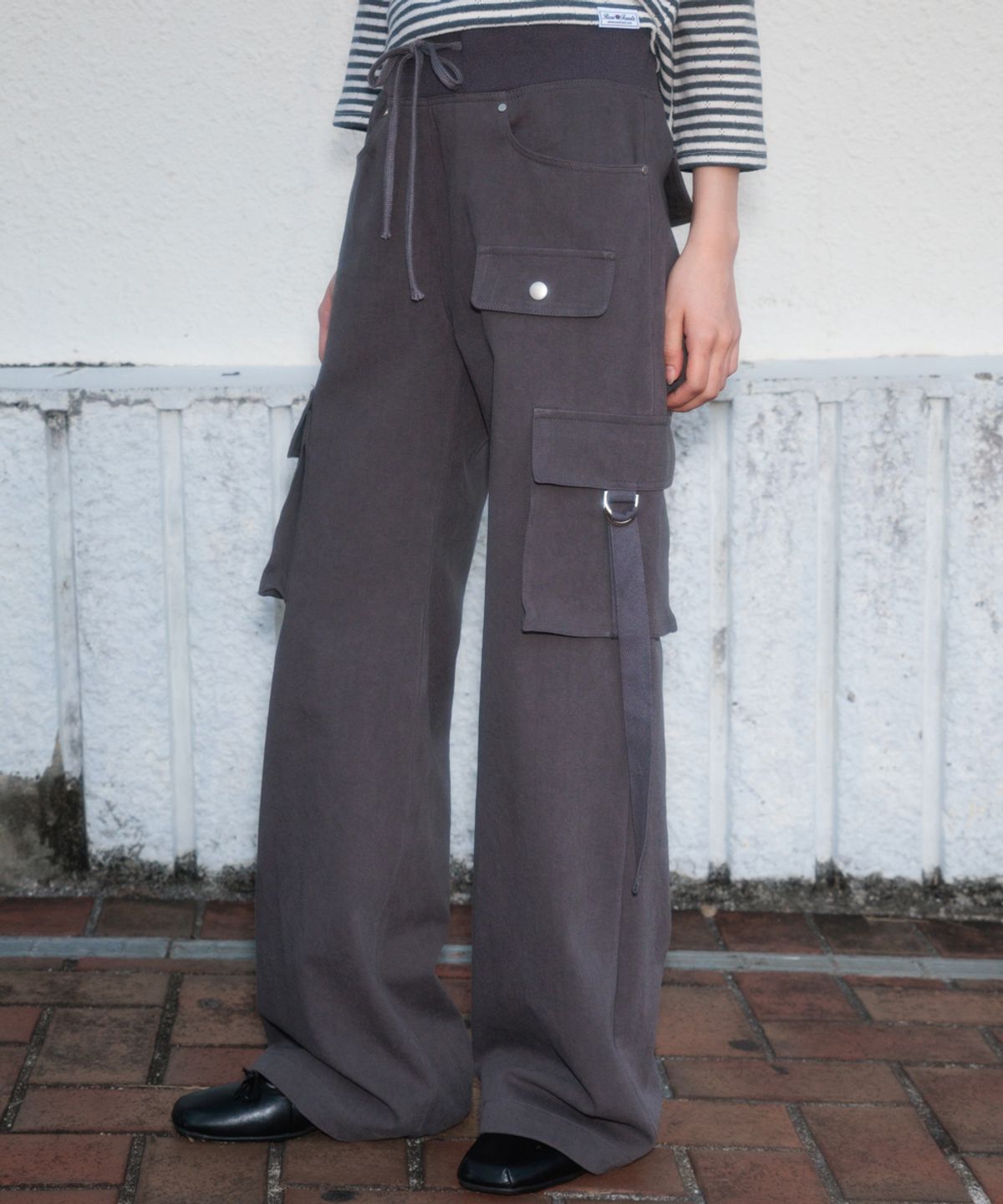 로제프란츠(ROSEFRANTZ) Cargo Slim Bootcut Pants [Charcoal]