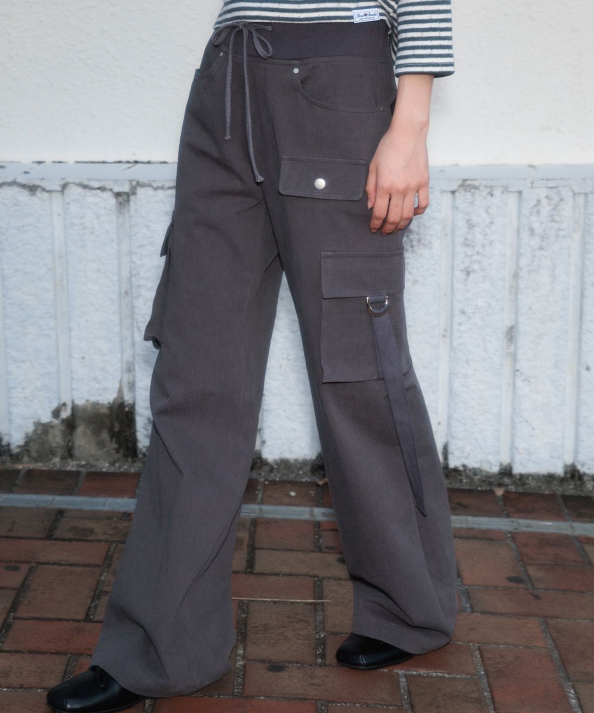 로제프란츠(ROSEFRANTZ) Cargo Slim Bootcut Pants [Charcoal]