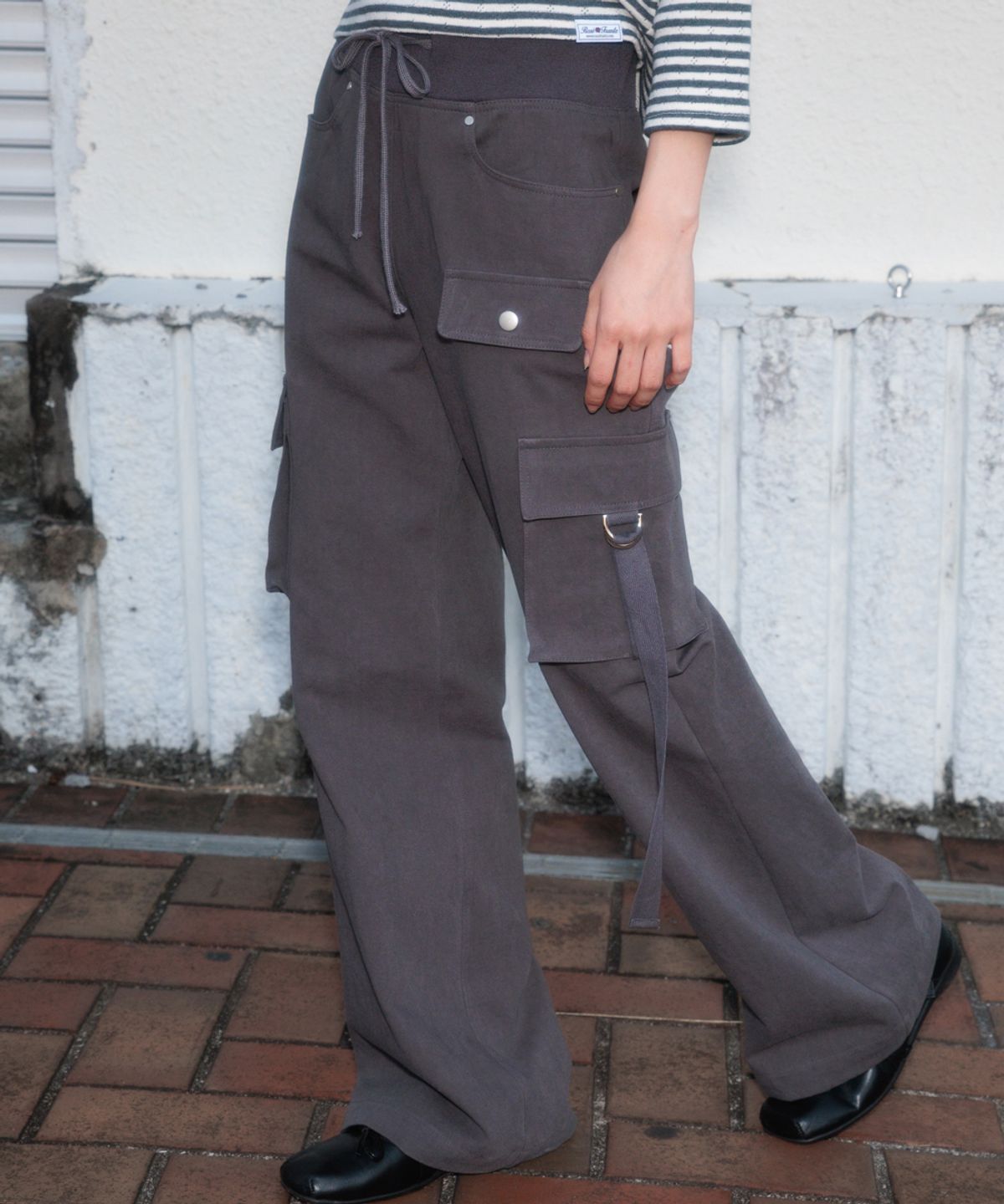 로제프란츠(ROSEFRANTZ) Cargo Slim Bootcut Pants [Charcoal]
