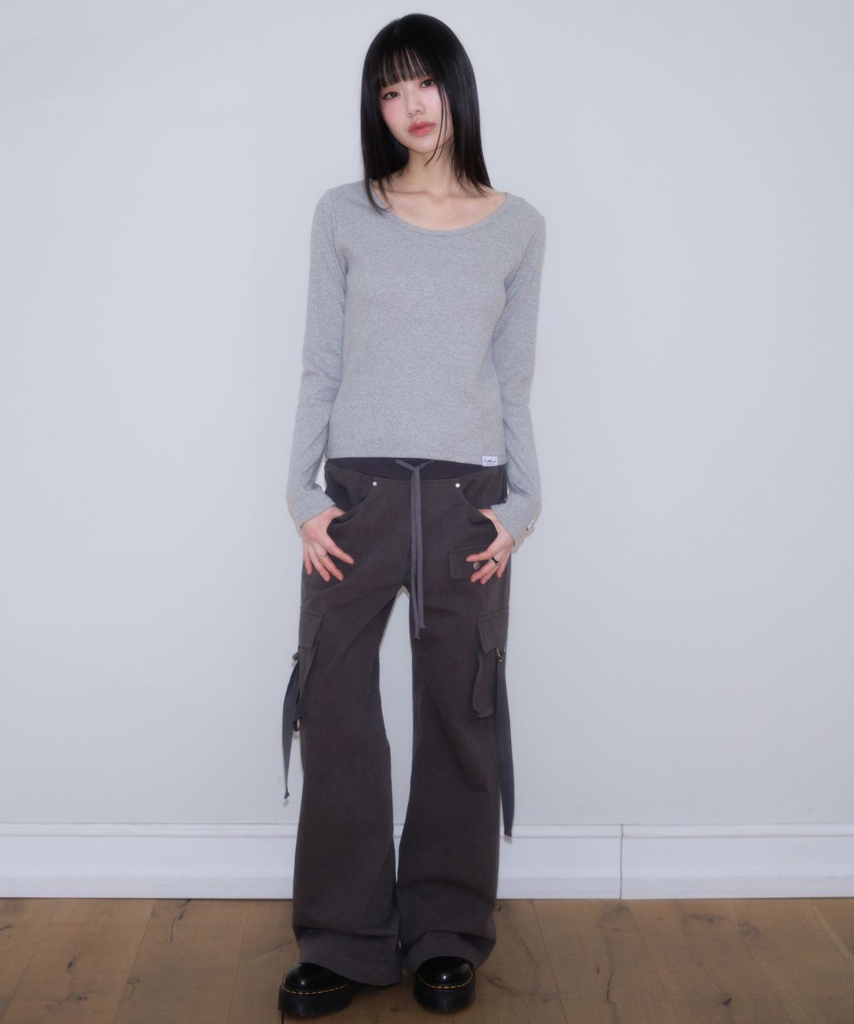 로제프란츠(ROSEFRANTZ) Cargo Slim Bootcut Pants [Charcoal]