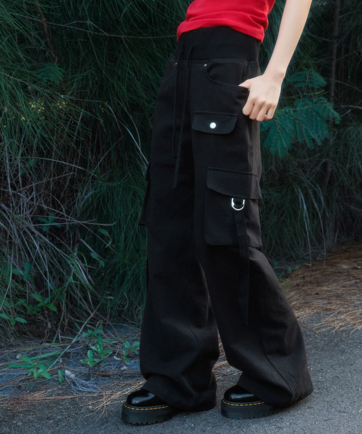 로제프란츠(ROSEFRANTZ) Cargo Slim Bootcut Pants [Black]