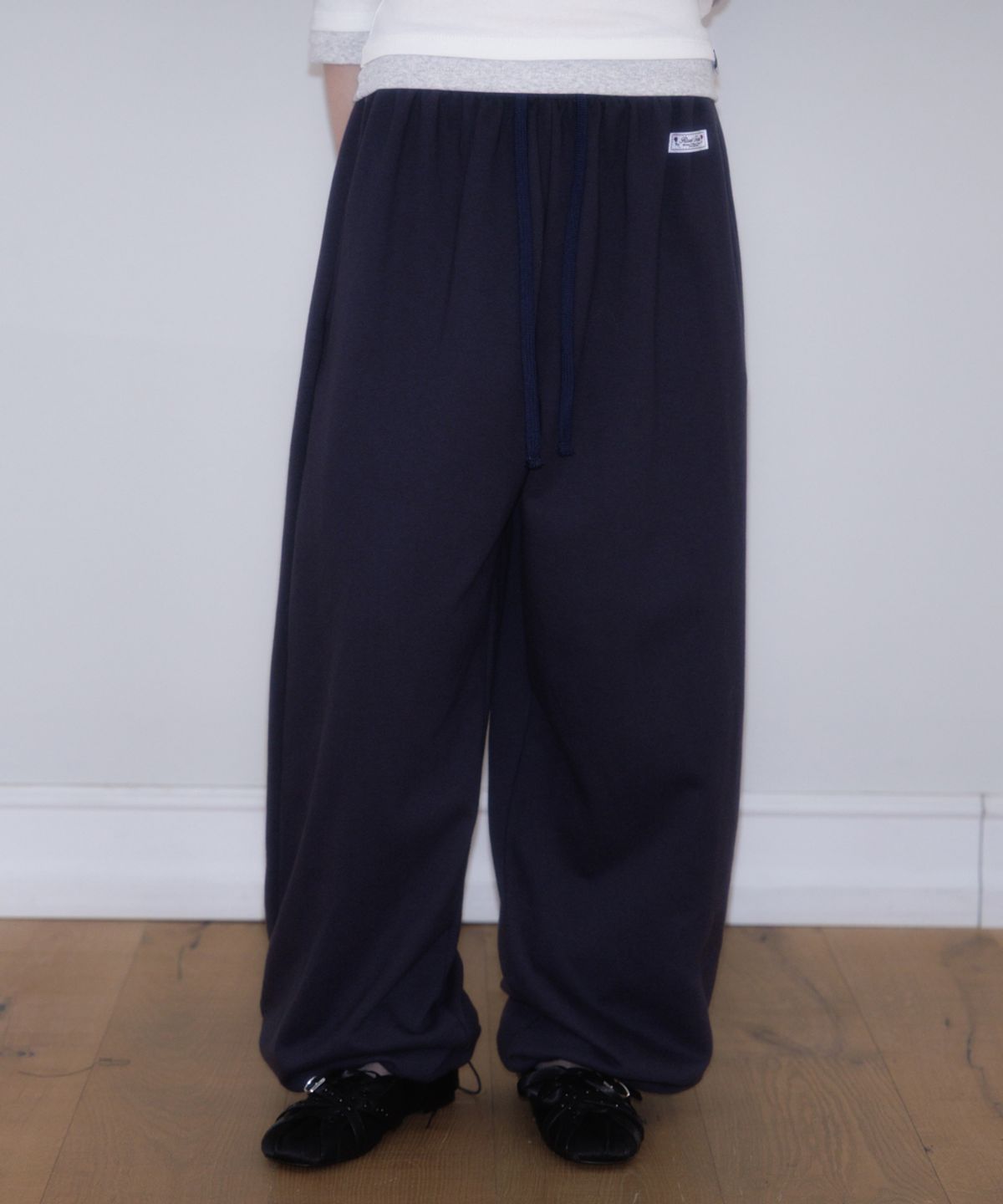 로제프란츠(ROSEFRANTZ) Back Pocket String Sweatpants [Charcoal]