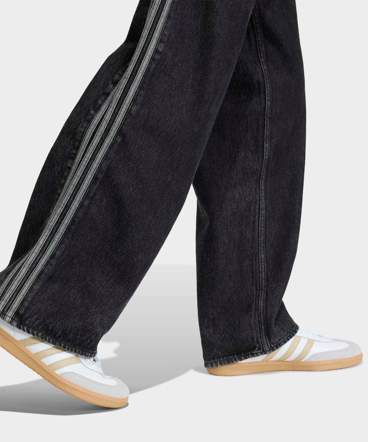아디다스(ADIDAS) 파이어버드 데님 팬츠 - 블랙 / KD1497