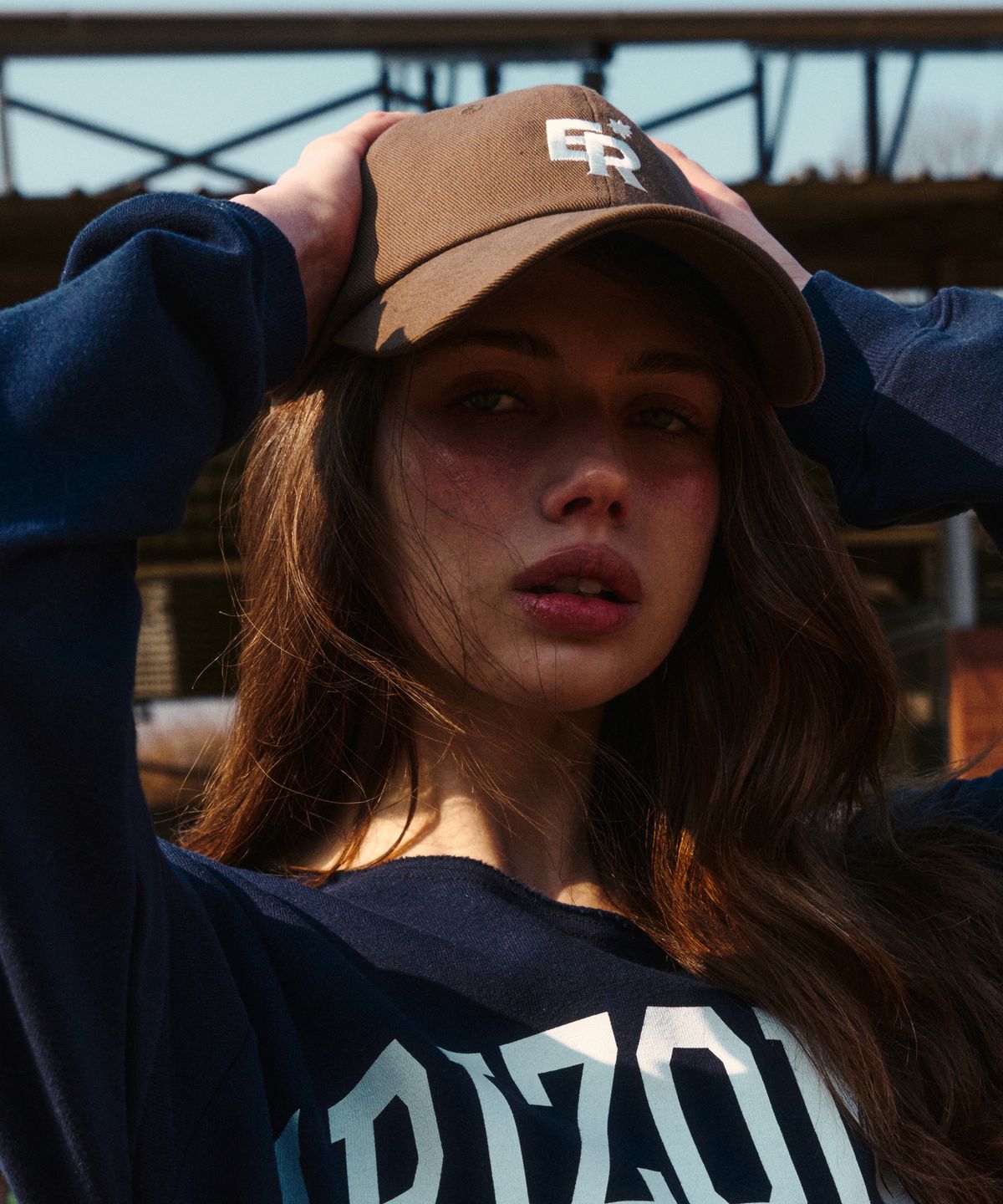 에르에르(ERER) ER Logo Ball Cap Brown