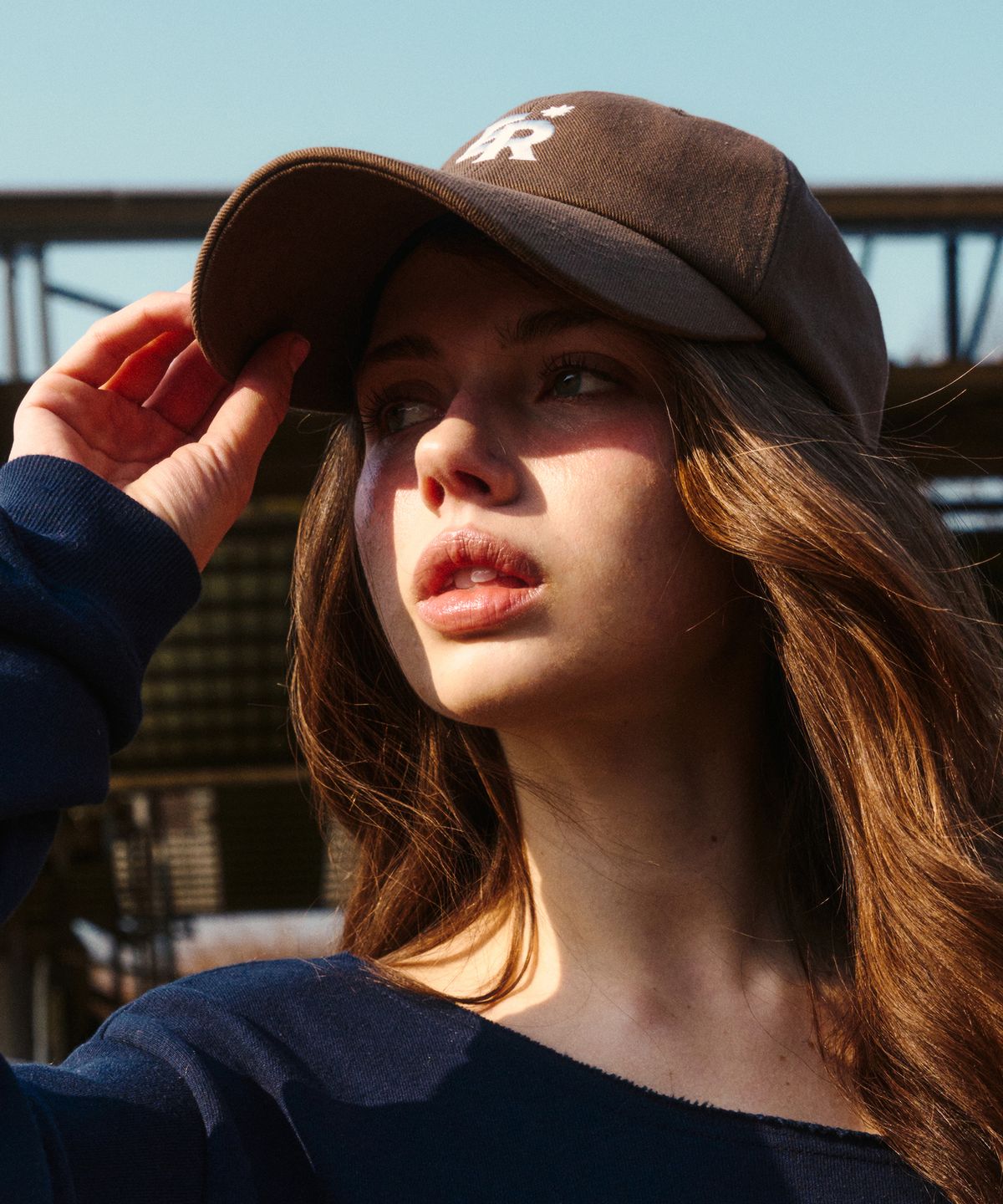 에르에르(ERER) ER Logo Ball Cap Brown