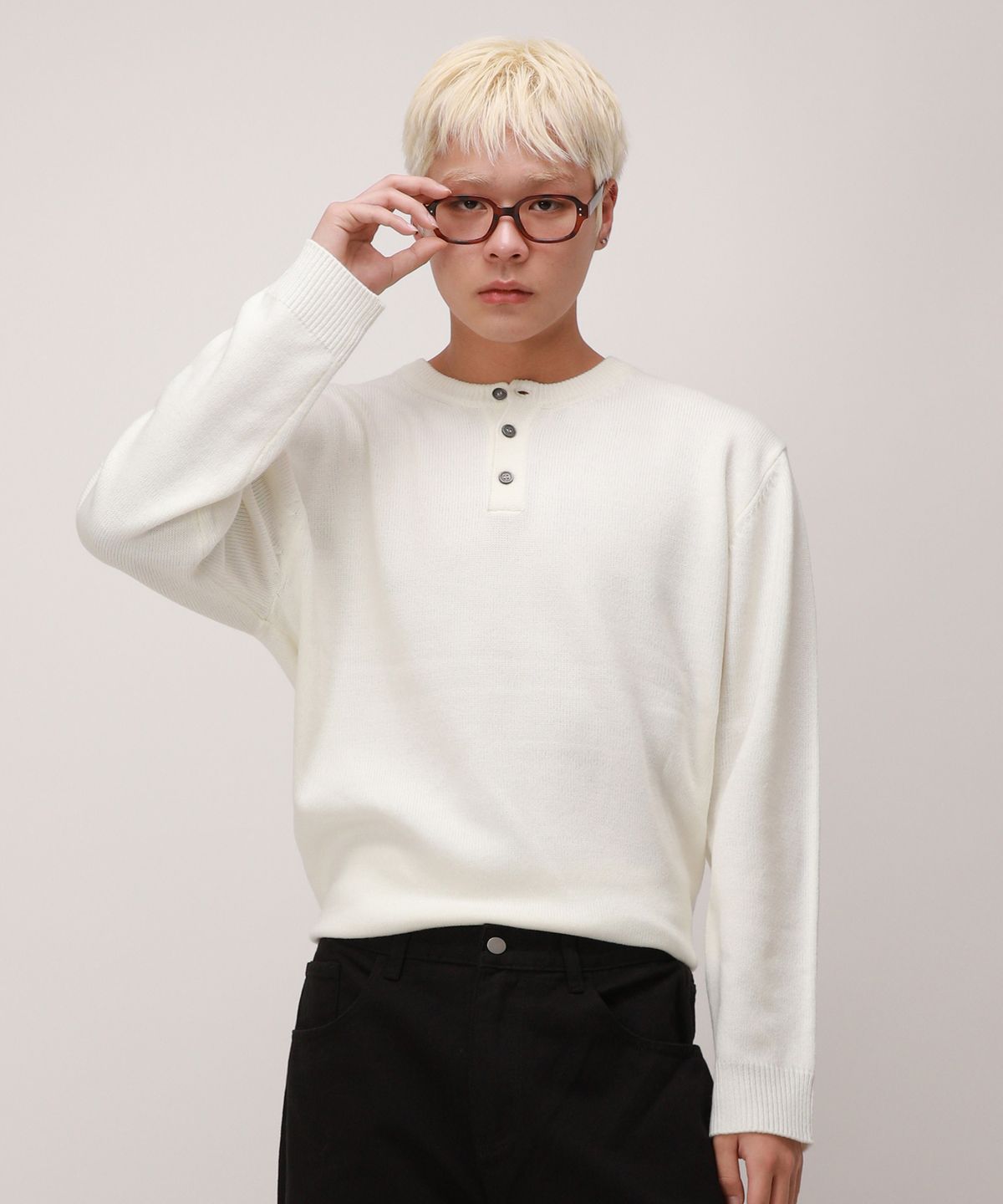 디벨로브(DEVELOVE) 데일리 헨리넥 라운드 니트_ 아이보리