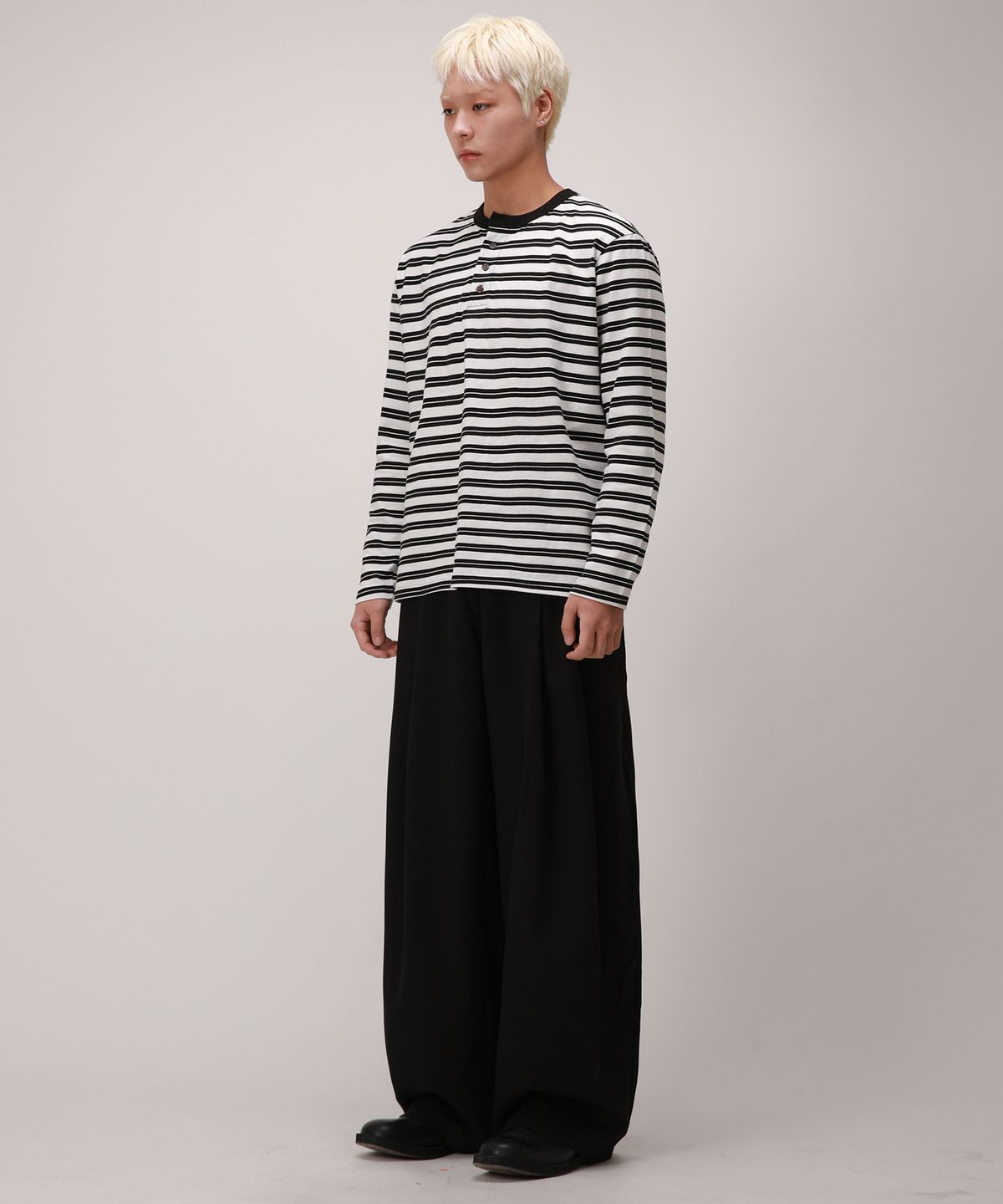 디벨로브(DEVELOVE) 더블 핀턱 와이드 슬랙스_블랙