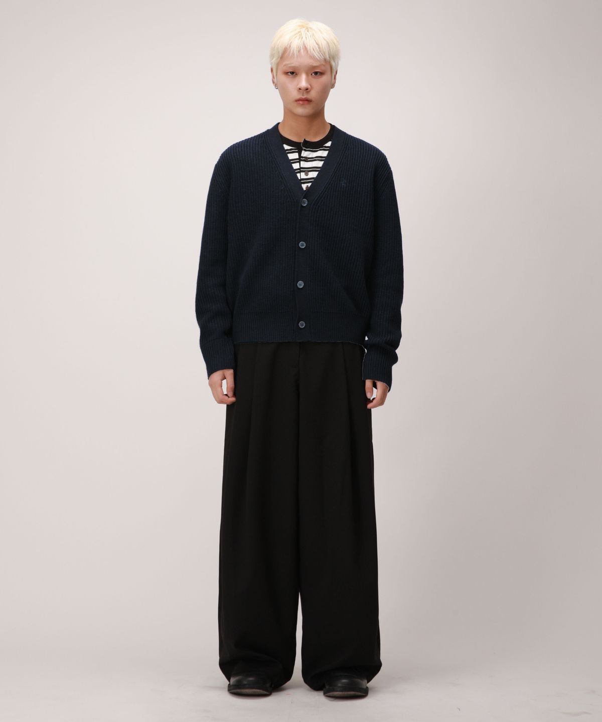 디벨로브(DEVELOVE) 더블 핀턱 와이드 슬랙스_블랙