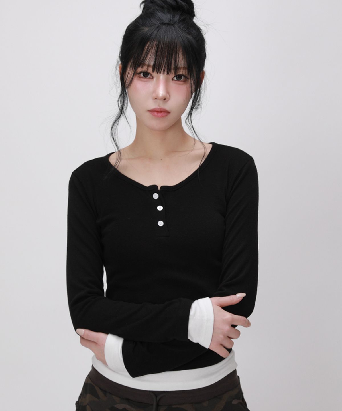 라이크더모스트(LIKE THE MOST) 레이어드 헨리넥 슬림 롱슬리브 탑_블랙
