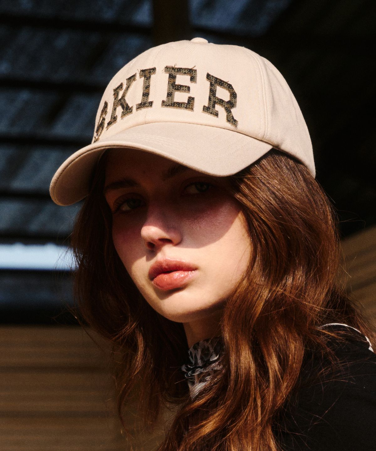 에르에르(ERER) Skier Applique Ball Cap Cream