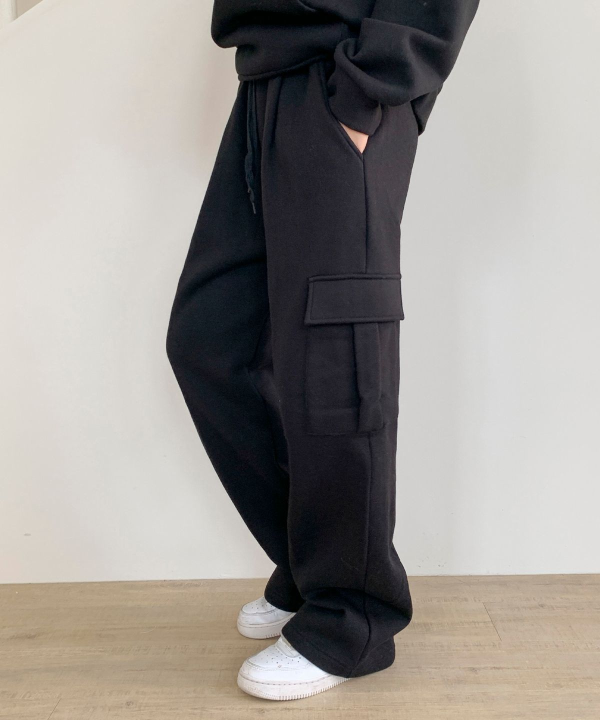 락트개러지(ROCKED GARAGE) UNISEX 기모 트레이닝 와이드 카고 팬츠_블랙