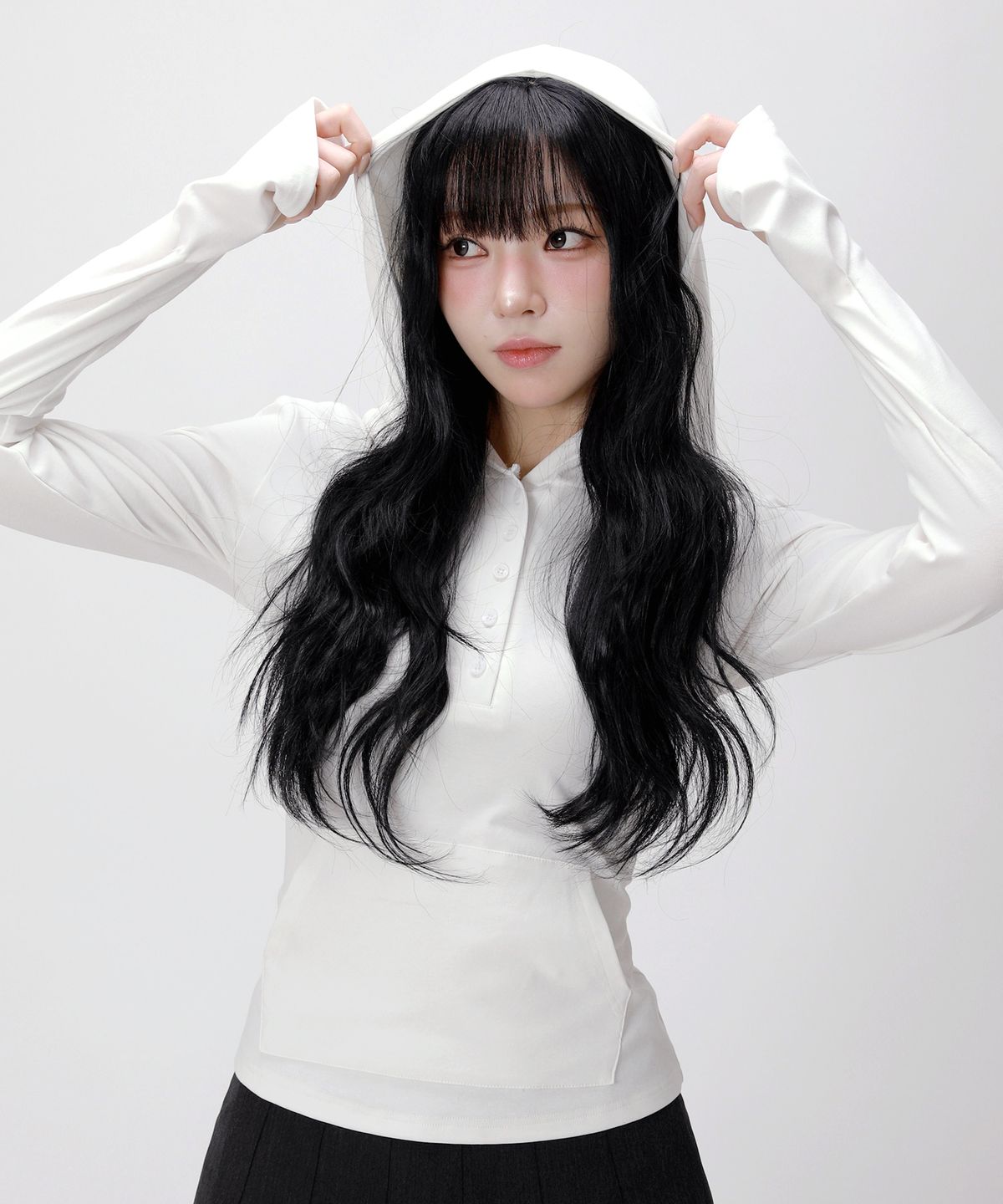 라이크더모스트(LIKE THE MOST) 핑거홀 후드 헨리넥 슬림 티셔츠_화이트