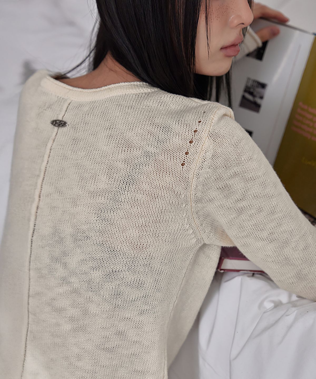 런던다다(LONDONDADA) BOKSASH PENDANT V-NECK CARDIGAN, IVORY