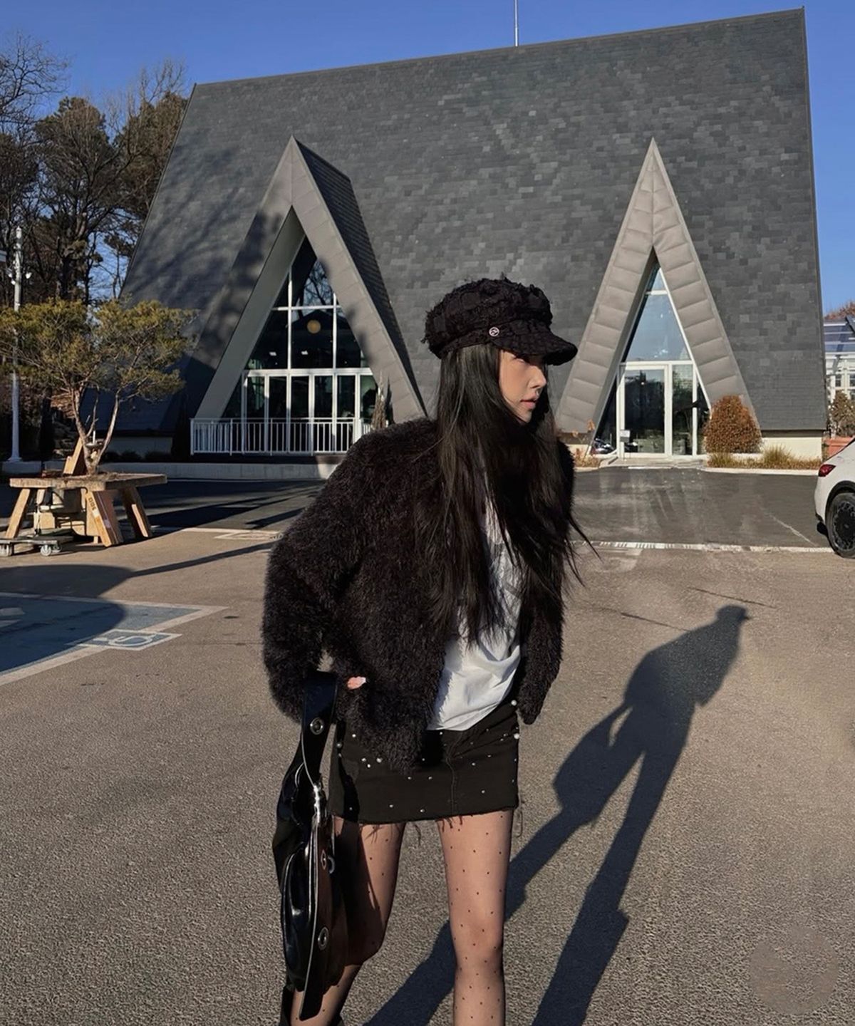 이네기(INEGI) Feather Fur Cardigan (black)