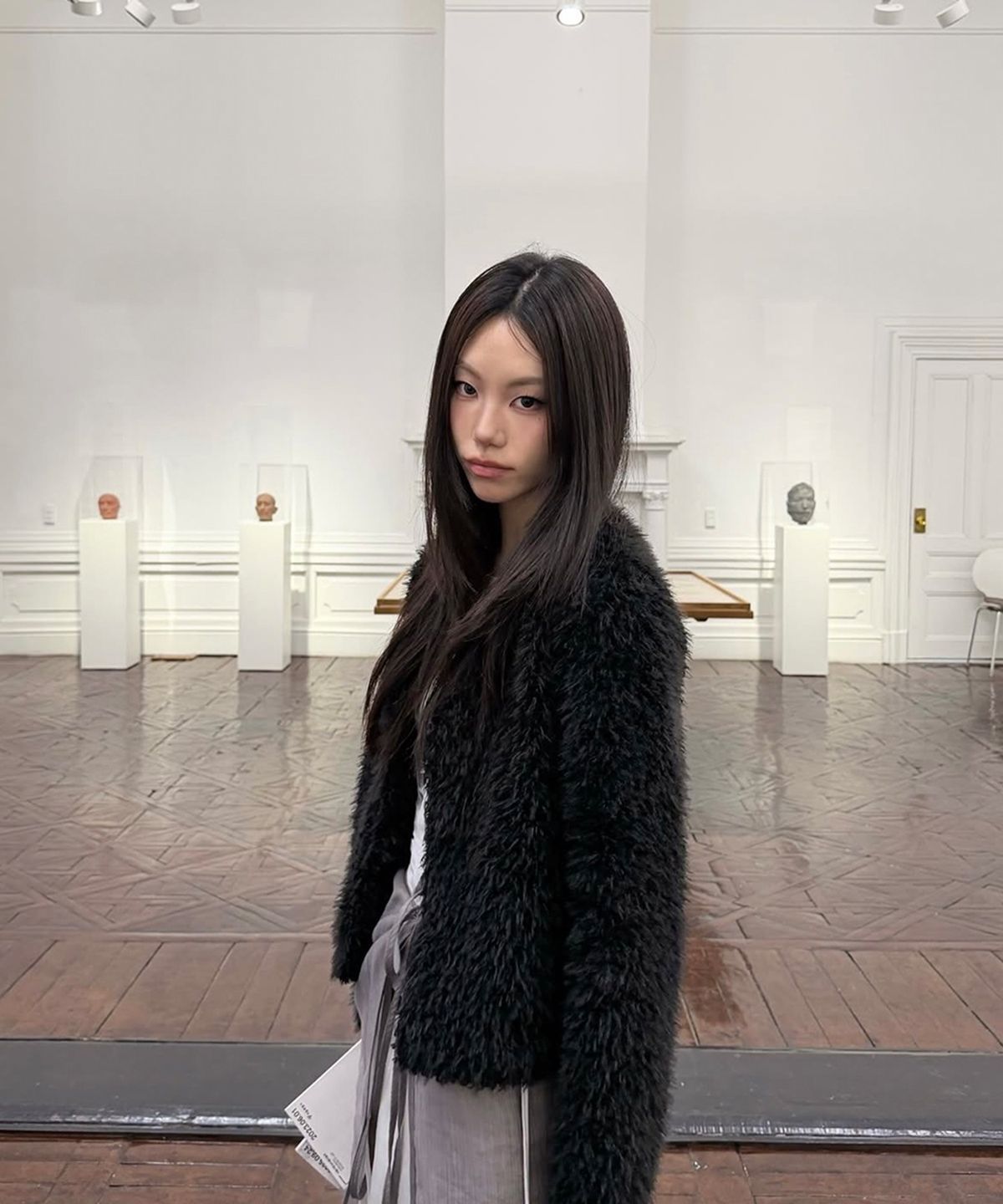 이네기(INEGI) Feather Fur Cardigan (black)
