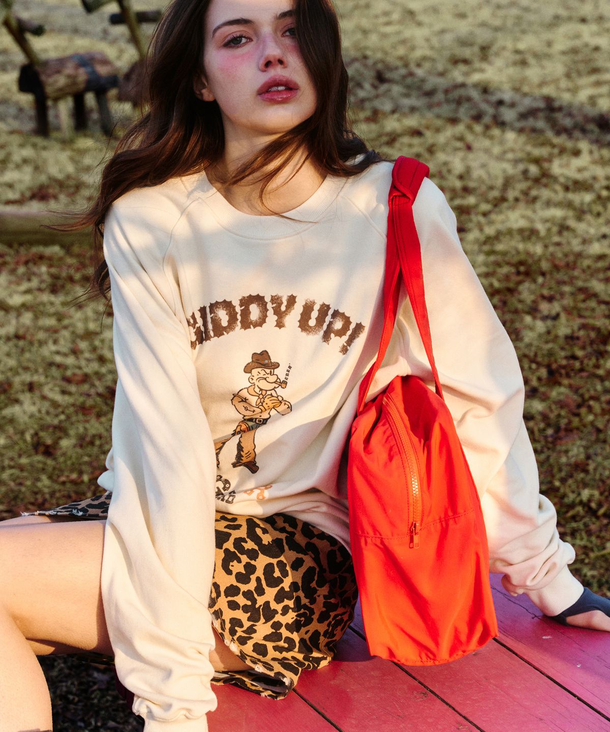 에르에르(ERER) Embroidered New York Sporty bag Red