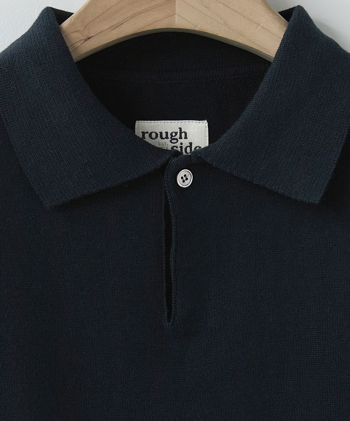 러프사이드(ROUGHSIDE) Plain Collar Knit Dark Navy
