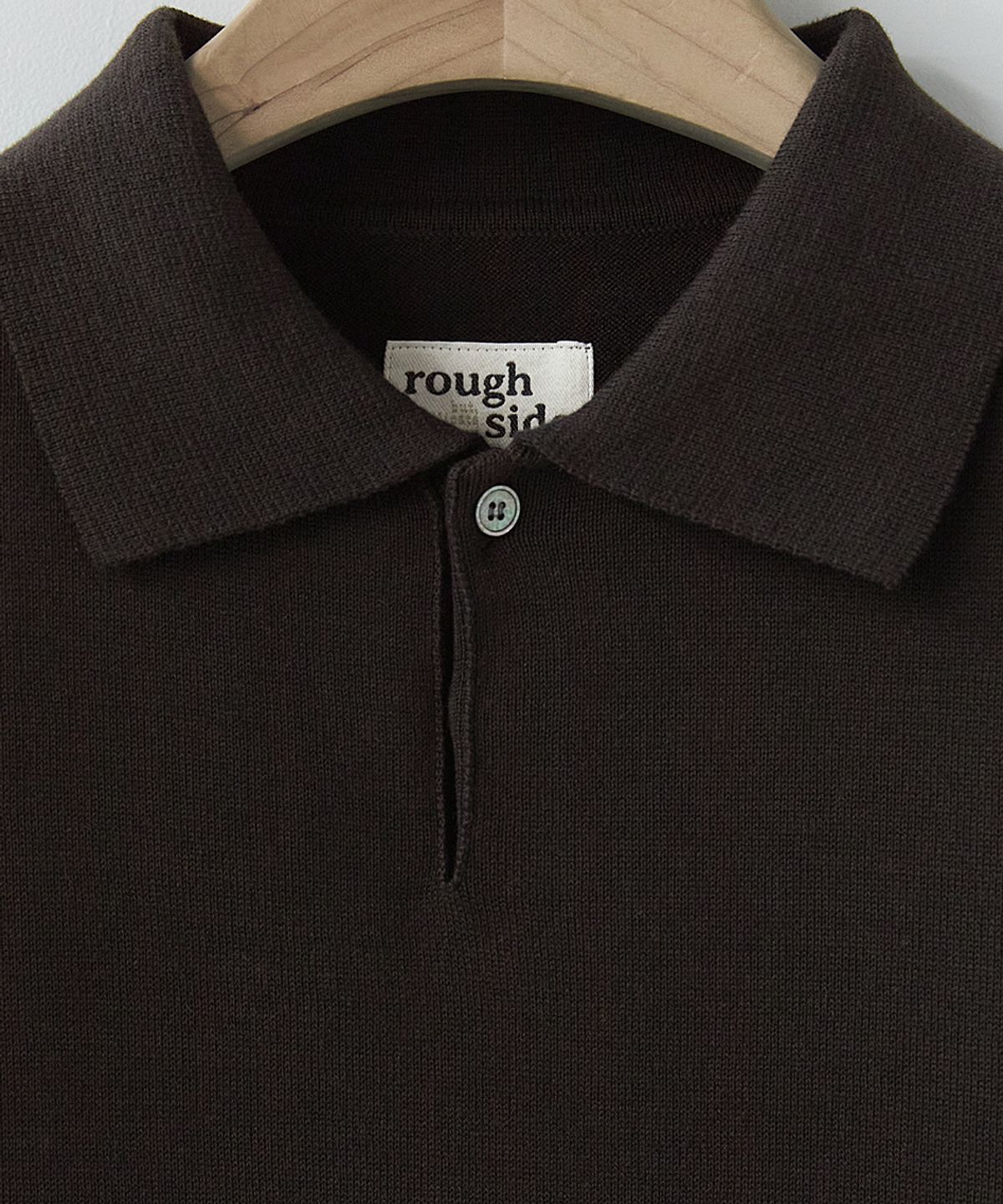 러프사이드(ROUGHSIDE) Plain Collar Knit Dark Brown