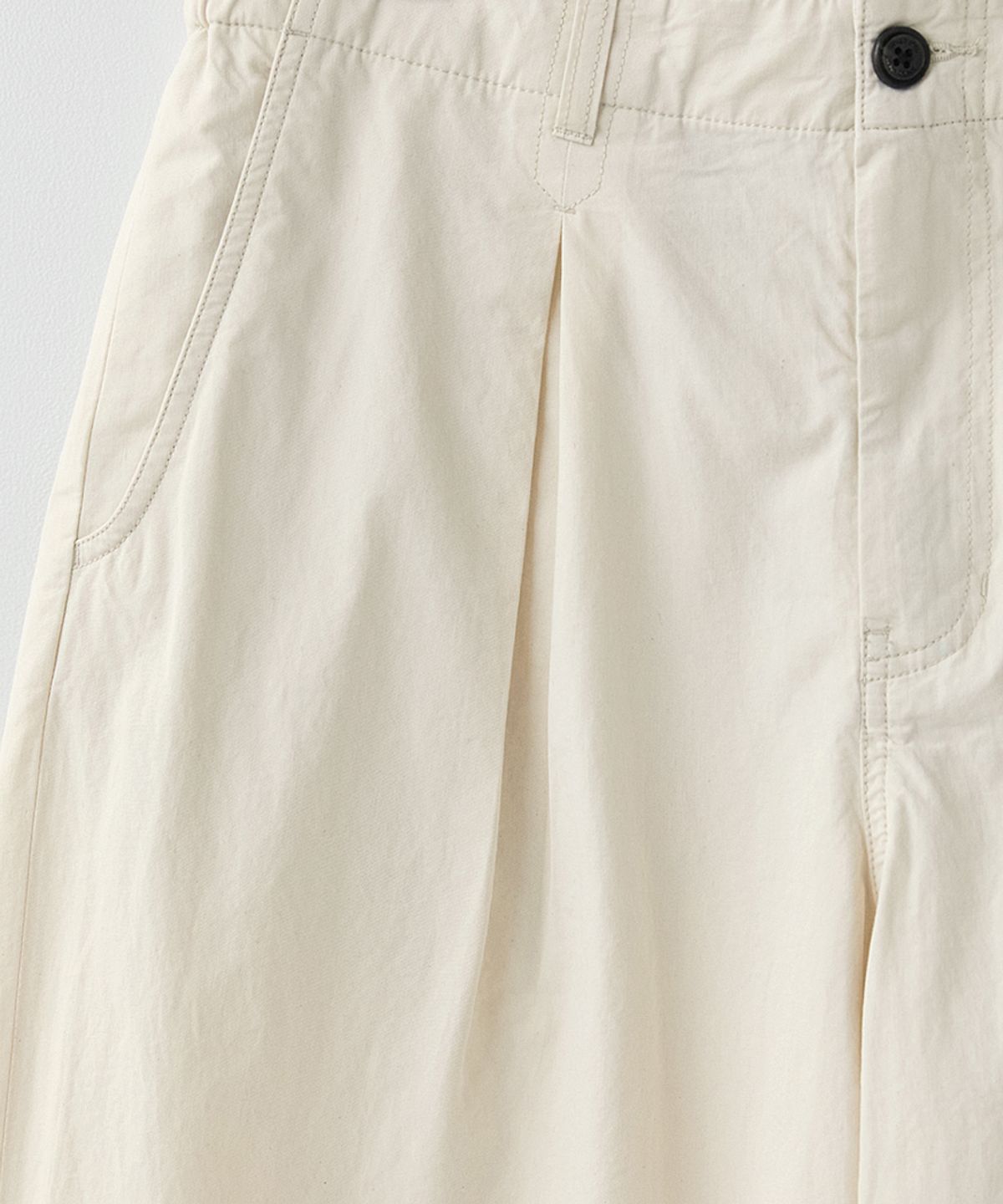 러프사이드(ROUGHSIDE) Box Pleat Pants Ecru