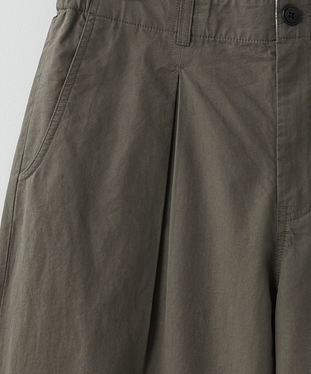 러프사이드(ROUGHSIDE) Box Pleat Pants Mud