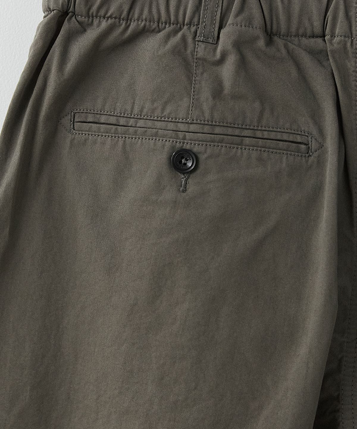 러프사이드(ROUGHSIDE) Box Pleat Pants Mud